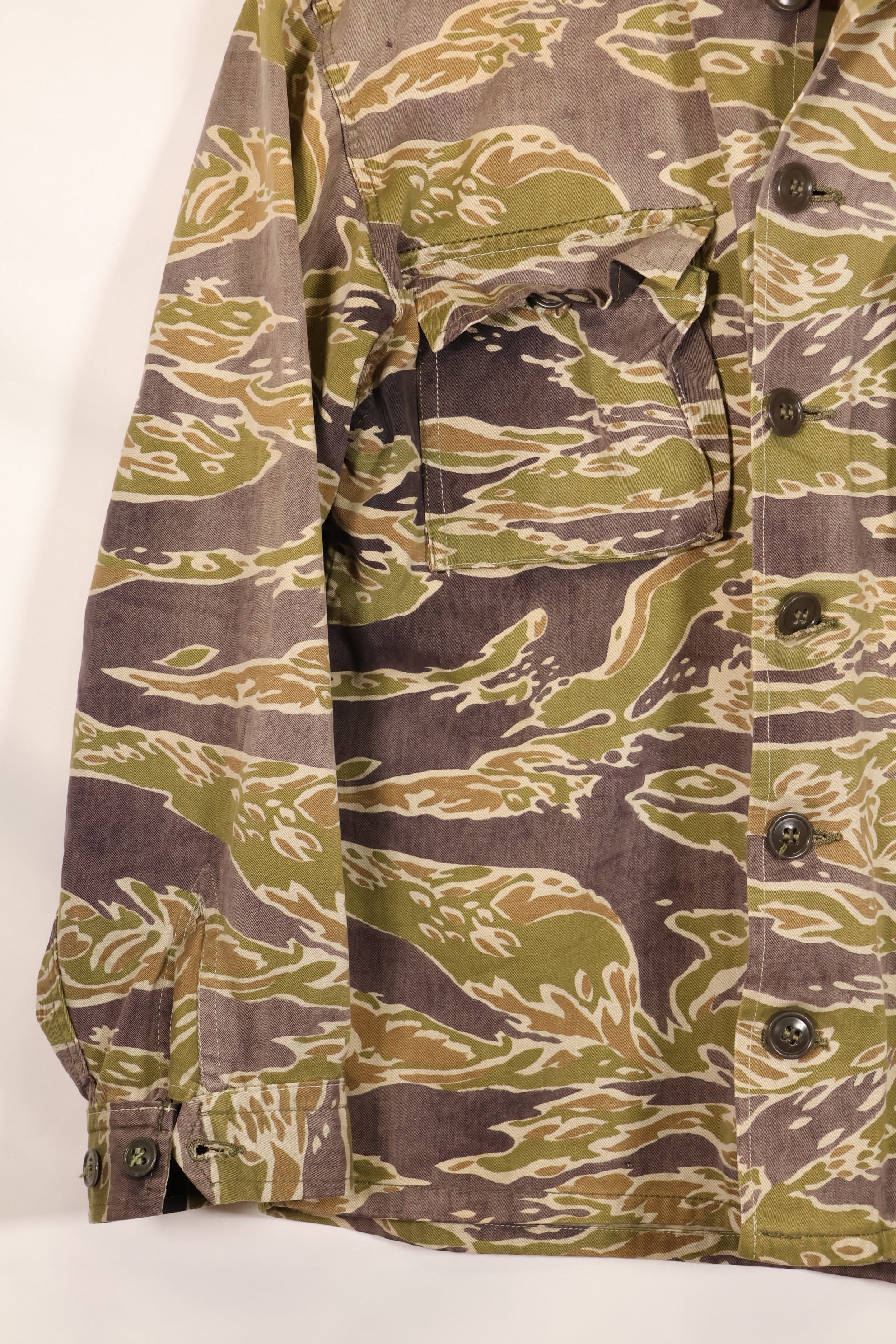 実物　レイトウォーパターン　タイガーストライプ　シャツ　ヘビーウェイト生地　退色あり　中古品