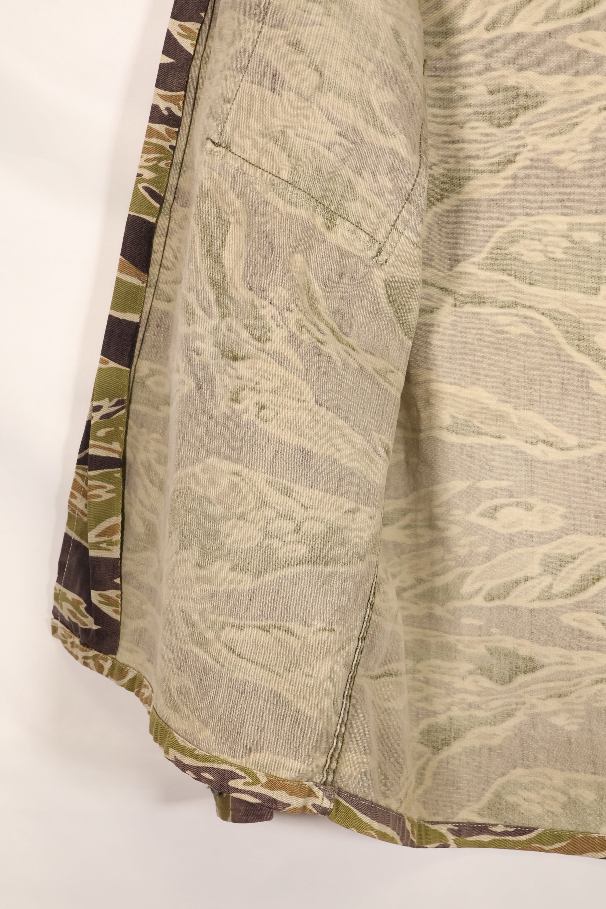 実物　レイトウォーパターン　タイガーストライプ　シャツ　ヘビーウェイト生地　退色あり　中古品