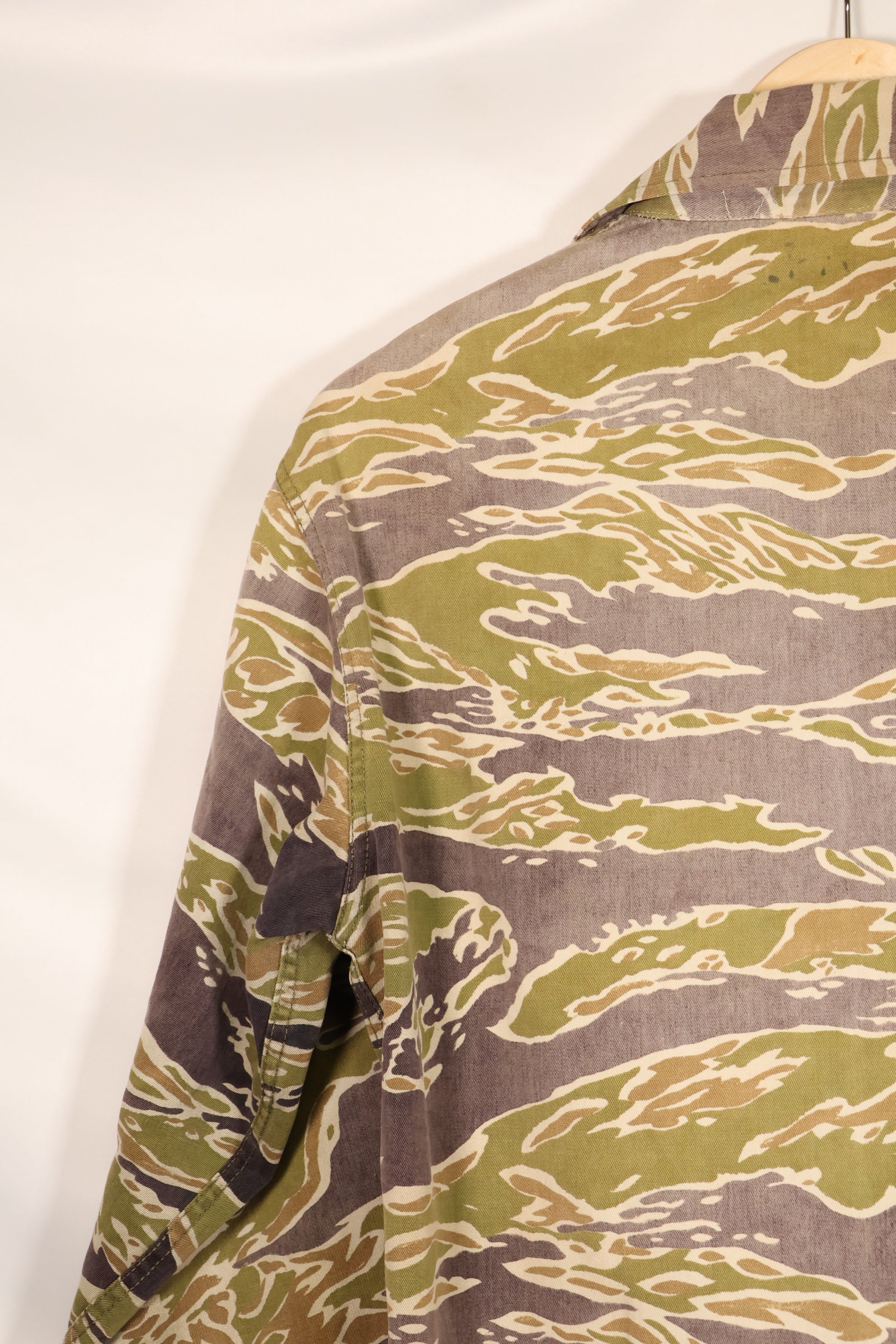 実物　レイトウォーパターン　タイガーストライプ　シャツ　ヘビーウェイト生地　退色あり　中古品