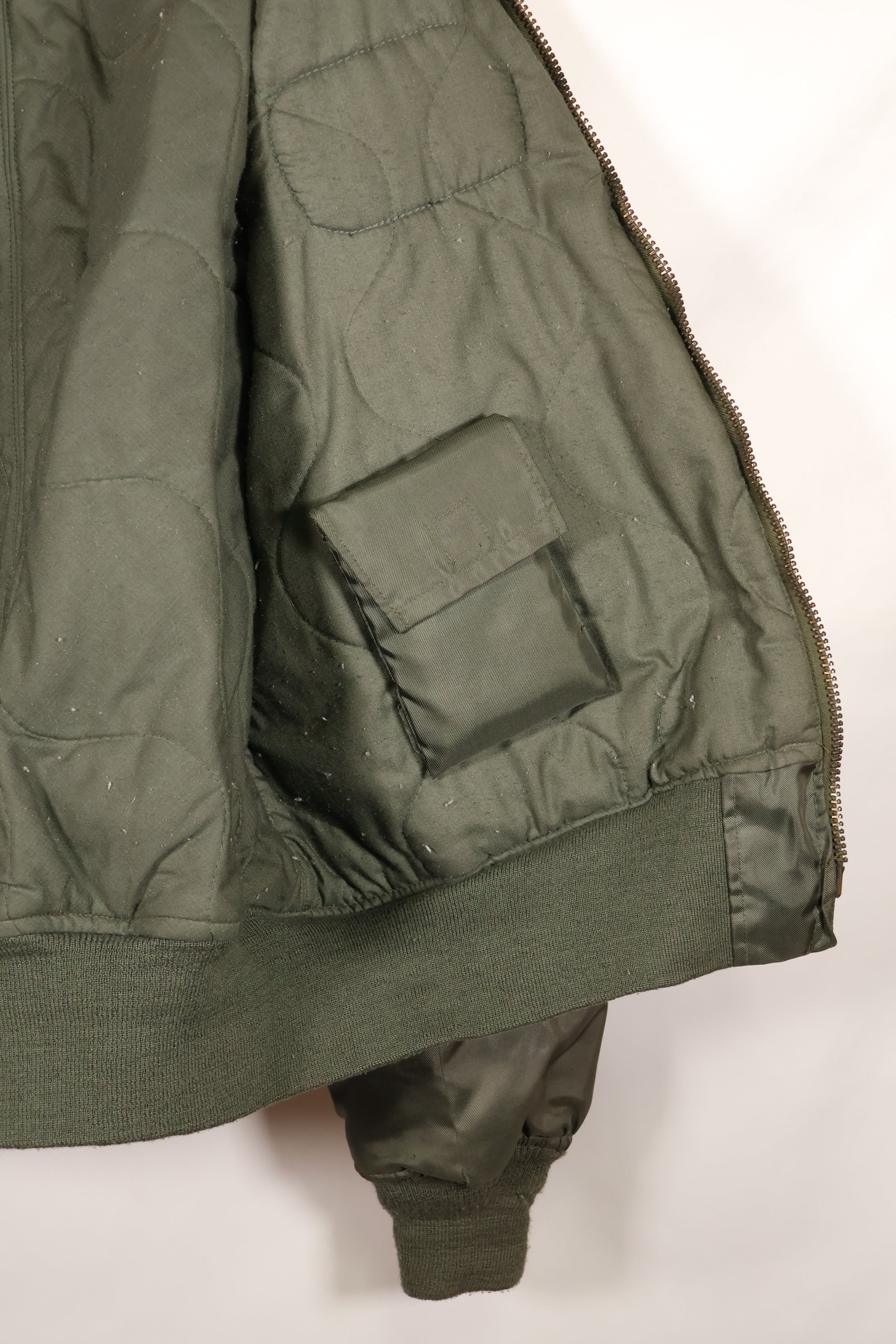 1975年契約　LARGE　アメリカ海軍　CWU-45P フライトジャケット　インターメディエイト　ポケット付　中古品