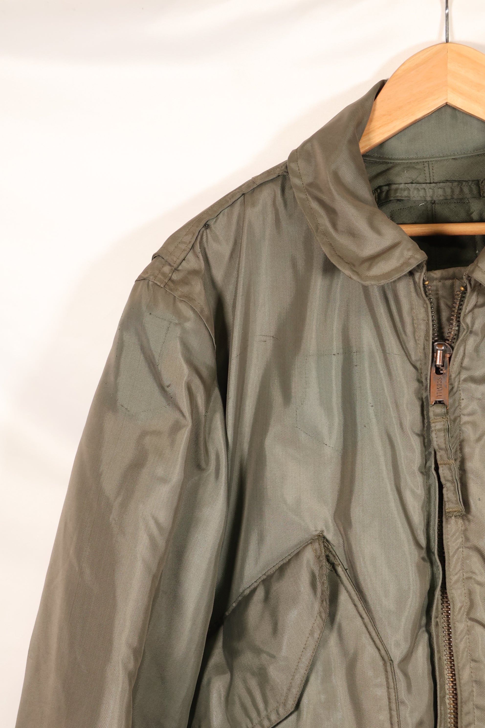 1970年代後半頃　推定MEDIUM　アメリカ海軍　CWU-45P フライトジャケット　インターメディエイト　中古品