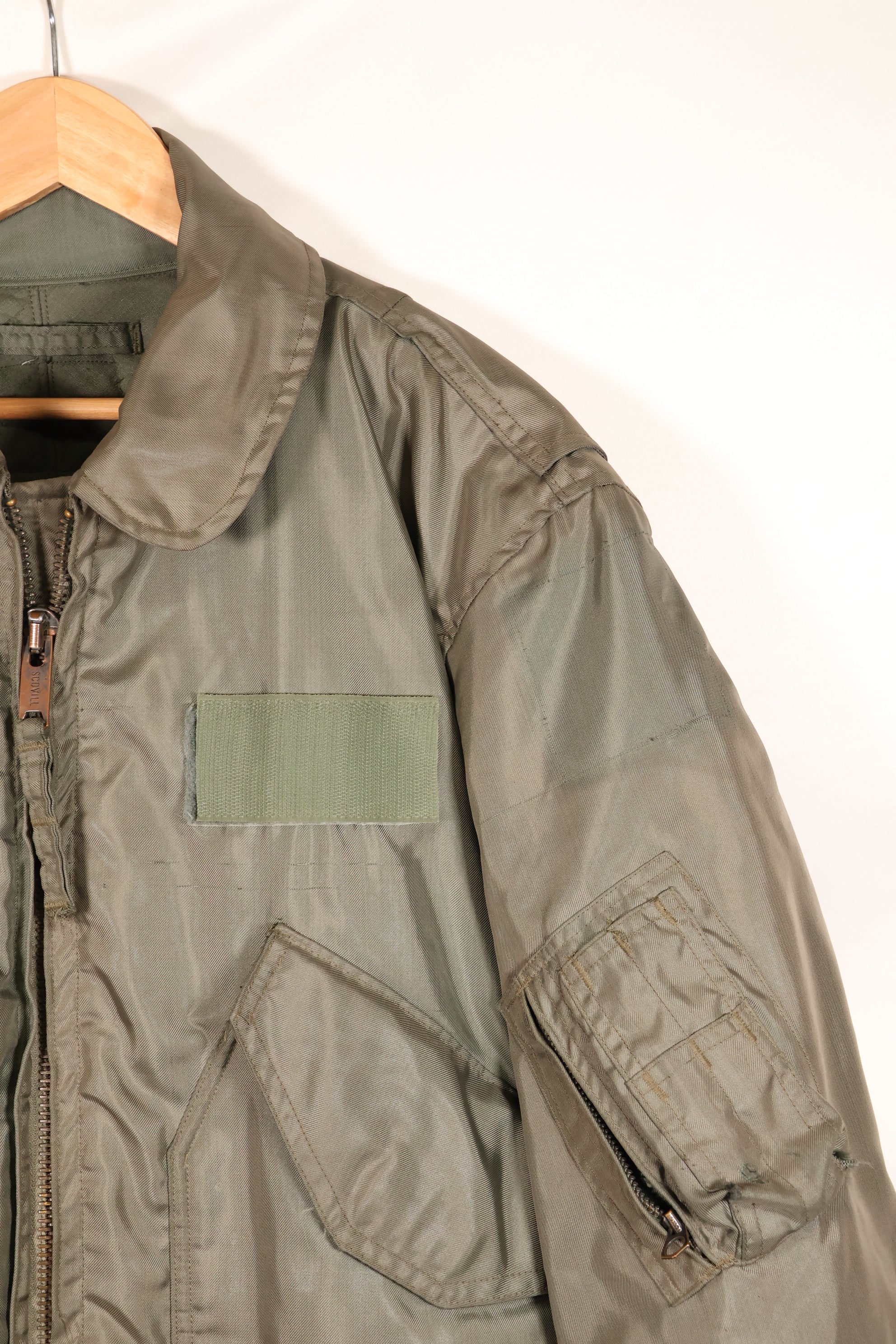 1970年代後半頃　推定MEDIUM　アメリカ海軍　CWU-45P フライトジャケット　インターメディエイト　中古品