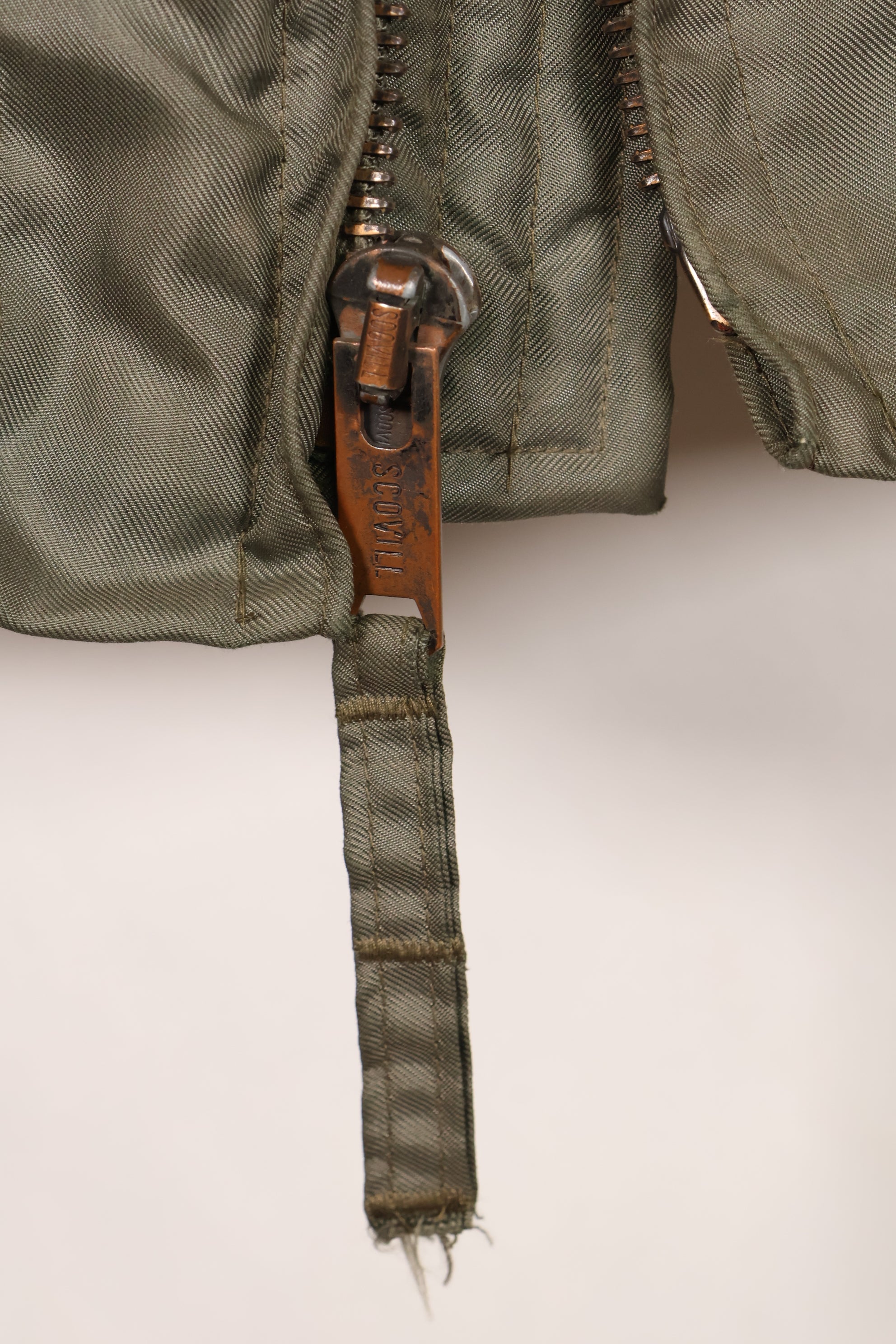 1970年代後半頃　推定MEDIUM　アメリカ海軍　CWU-45P フライトジャケット　インターメディエイト　中古品