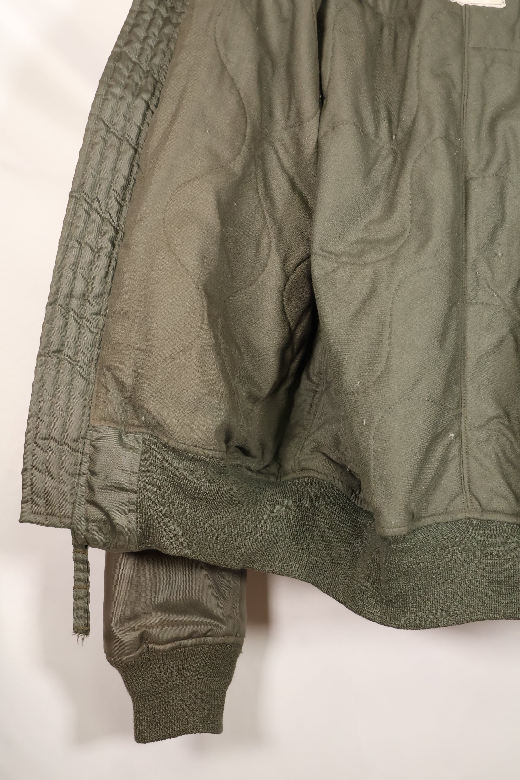 1970年代後半頃　推定MEDIUM　アメリカ海軍　CWU-45P フライトジャケット　インターメディエイト　中古品