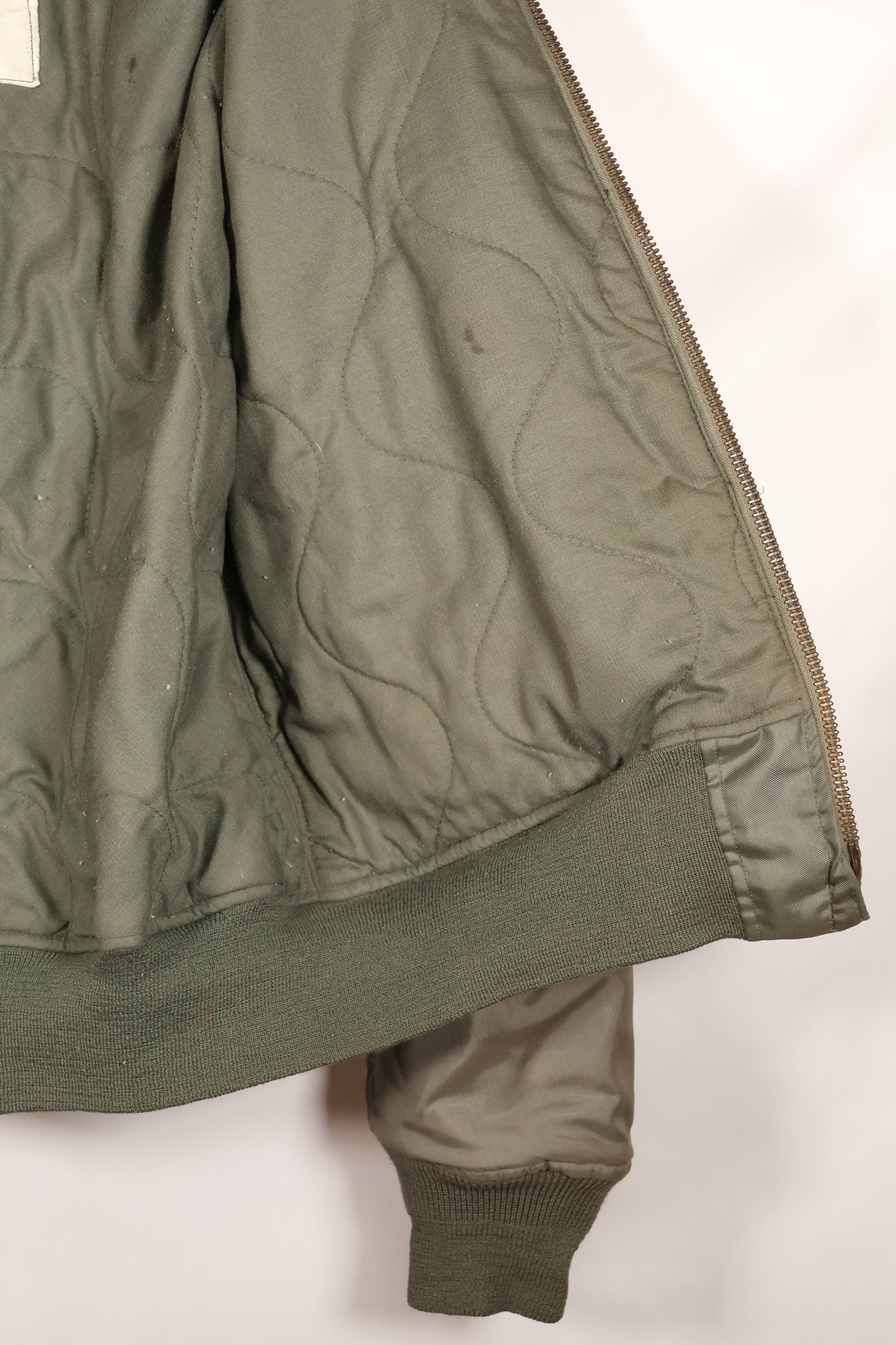 1970年代後半頃　推定MEDIUM　アメリカ海軍　CWU-45P フライトジャケット　インターメディエイト　中古品