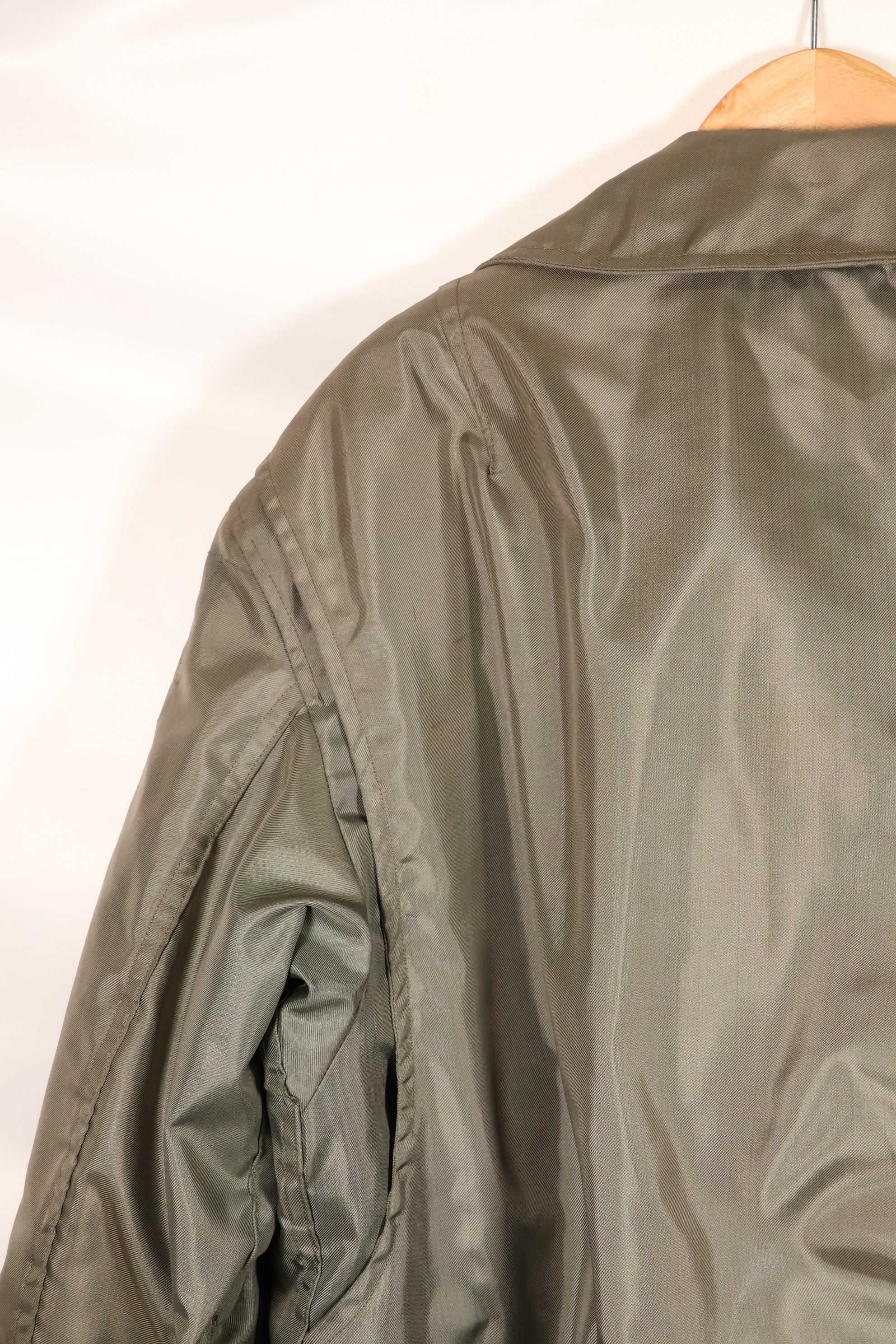 1970年代後半頃　推定MEDIUM　アメリカ海軍　CWU-45P フライトジャケット　インターメディエイト　中古品