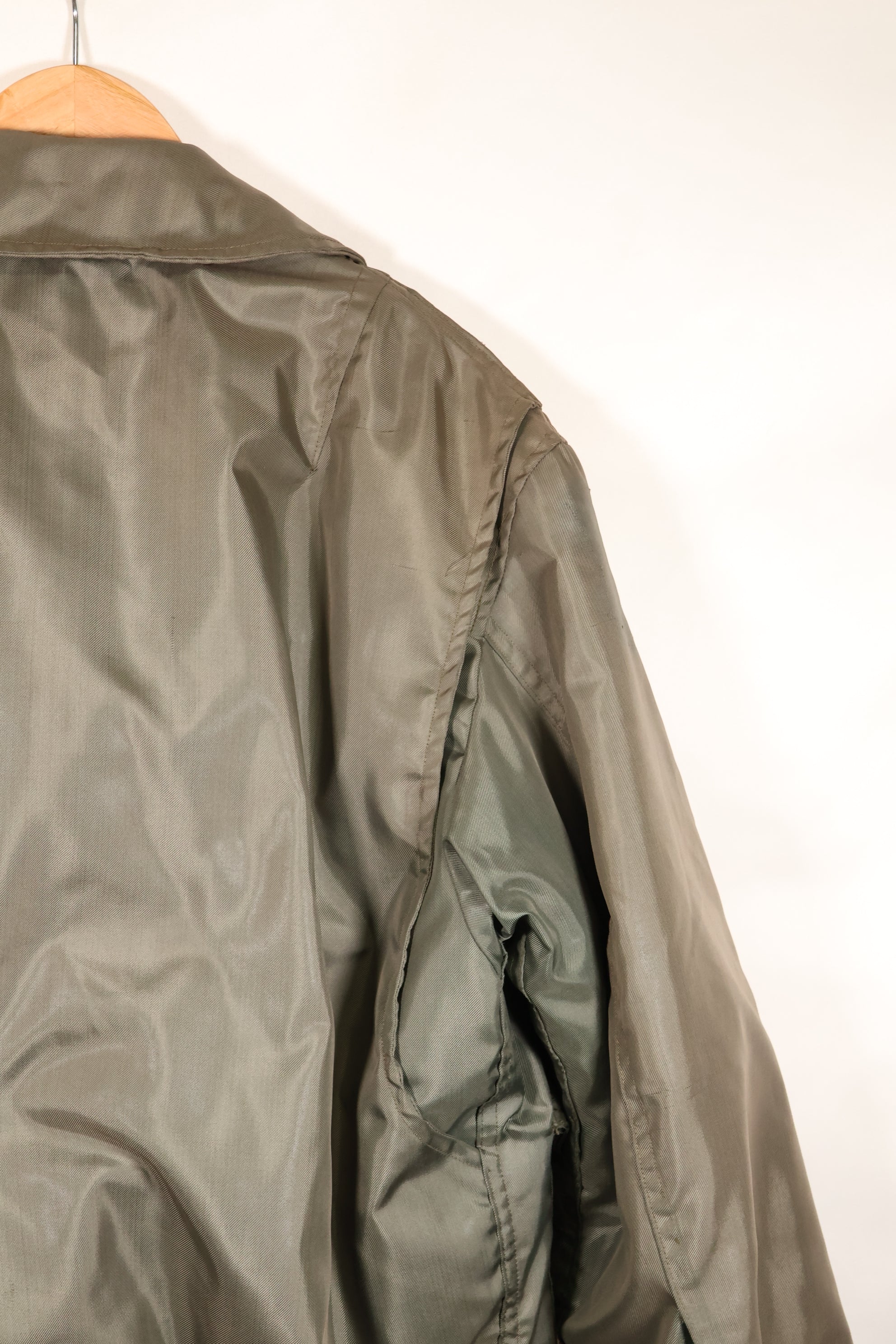 1970年代後半頃　推定MEDIUM　アメリカ海軍　CWU-45P フライトジャケット　インターメディエイト　中古品