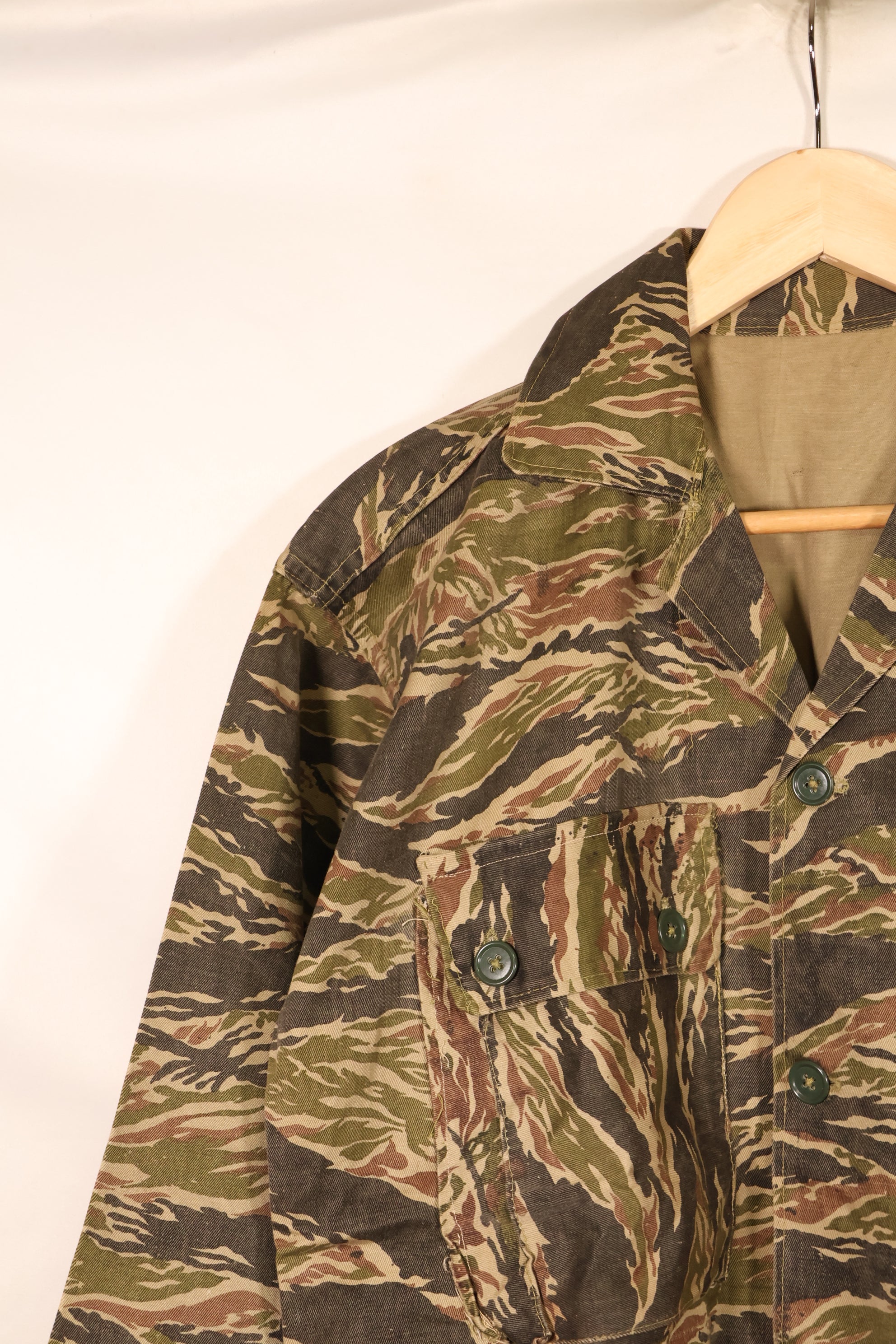 1960年代後半頃　ローカルメイド　推定 ベトナム or タイ製　タイガーストライプ　シャツ　中古品