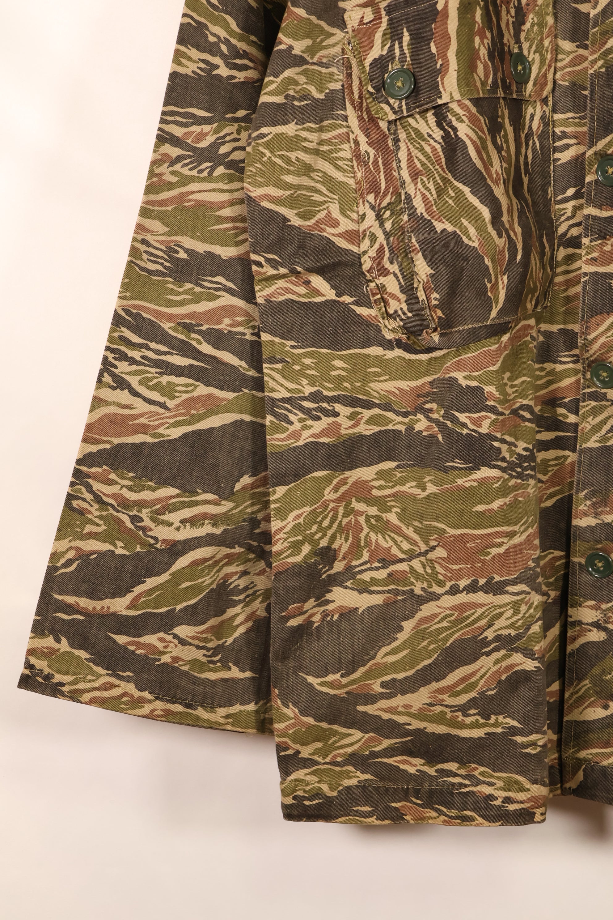 1960年代後半頃　ローカルメイド　推定 ベトナム or タイ製　タイガーストライプ　シャツ　中古品