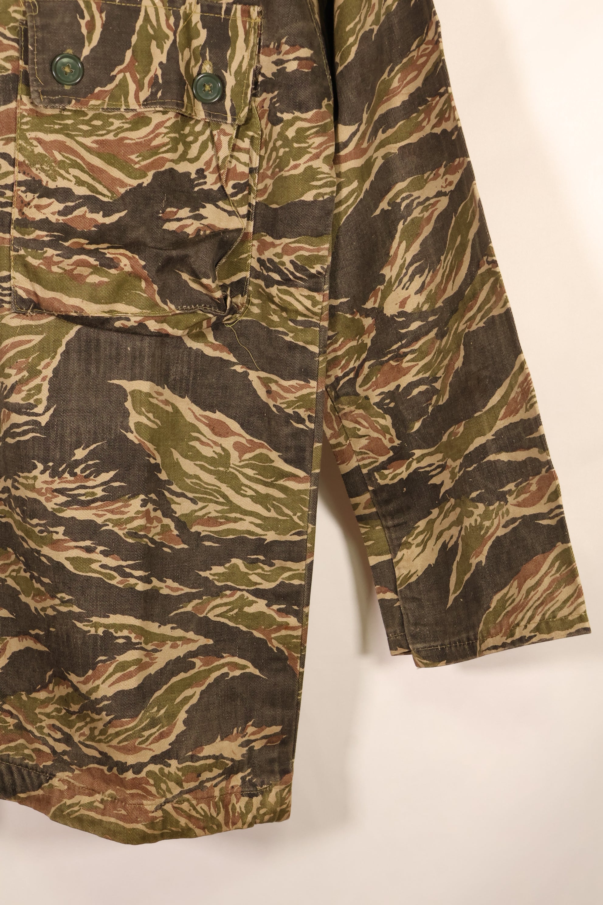 1960年代後半頃　ローカルメイド　推定 ベトナム or タイ製　タイガーストライプ　シャツ　中古品