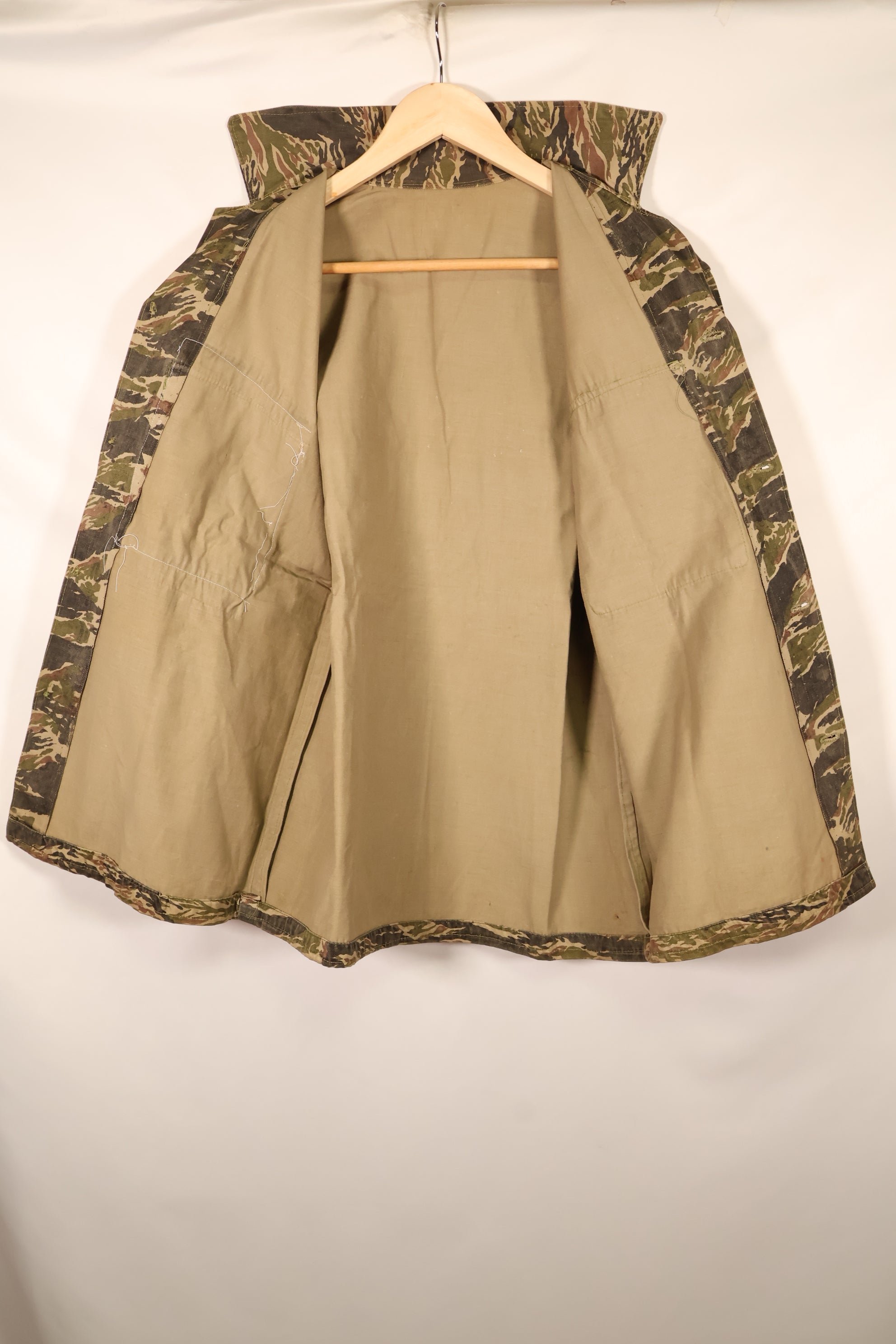 1960年代後半頃　ローカルメイド　推定 ベトナム or タイ製　タイガーストライプ　シャツ　中古品