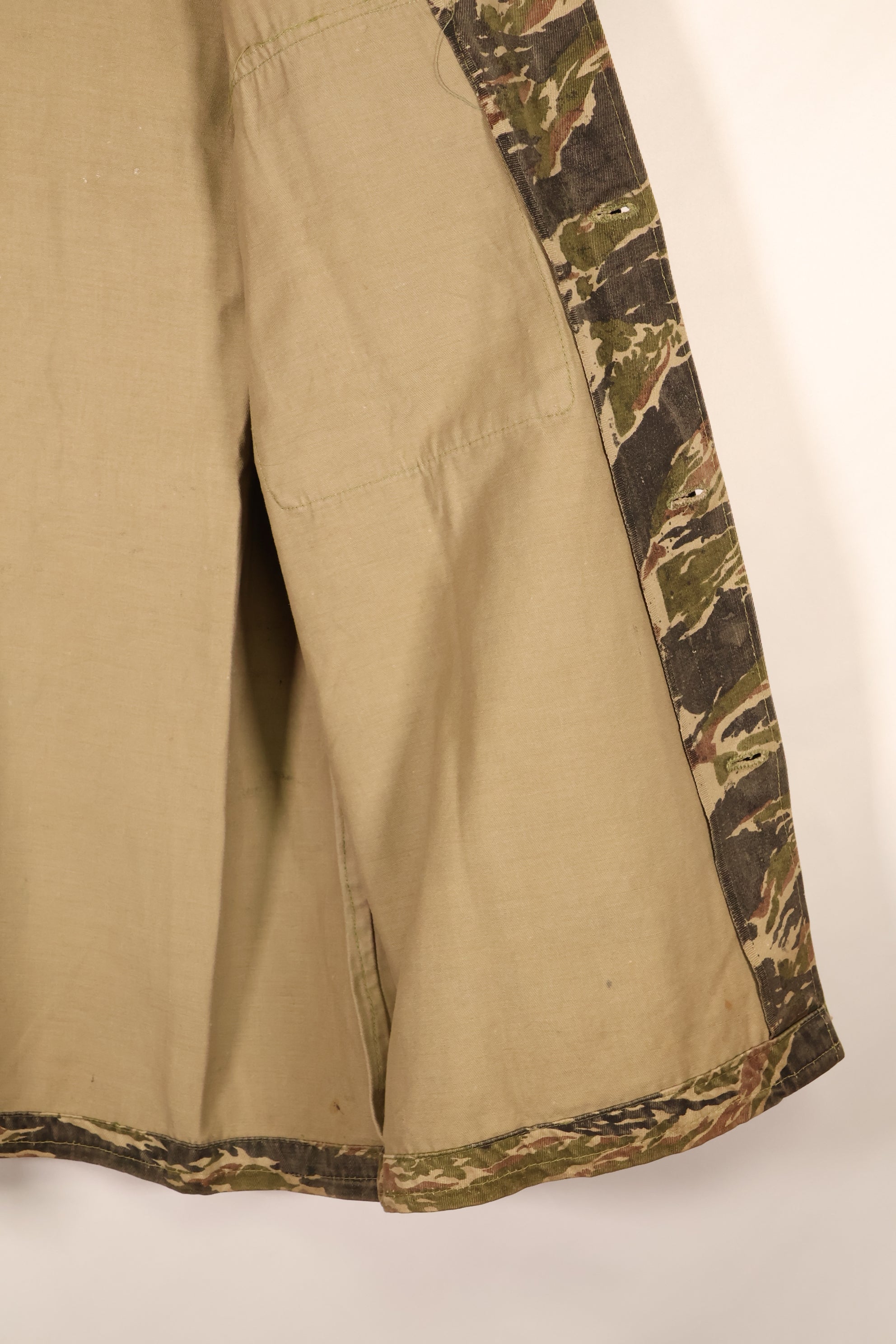 1960年代後半頃　ローカルメイド　推定 ベトナム or タイ製　タイガーストライプ　シャツ　中古品