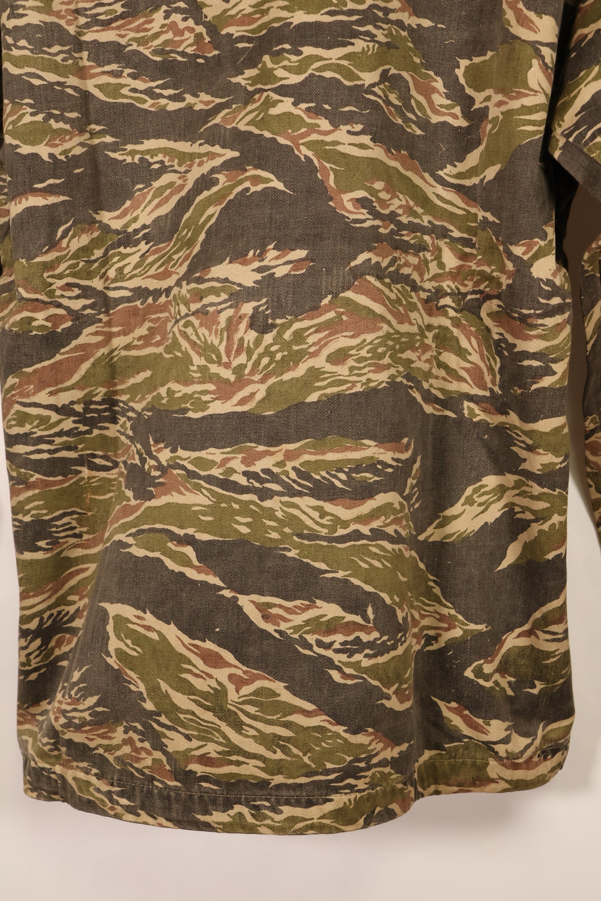 1960年代後半頃　ローカルメイド　推定 ベトナム or タイ製　タイガーストライプ　シャツ　中古品