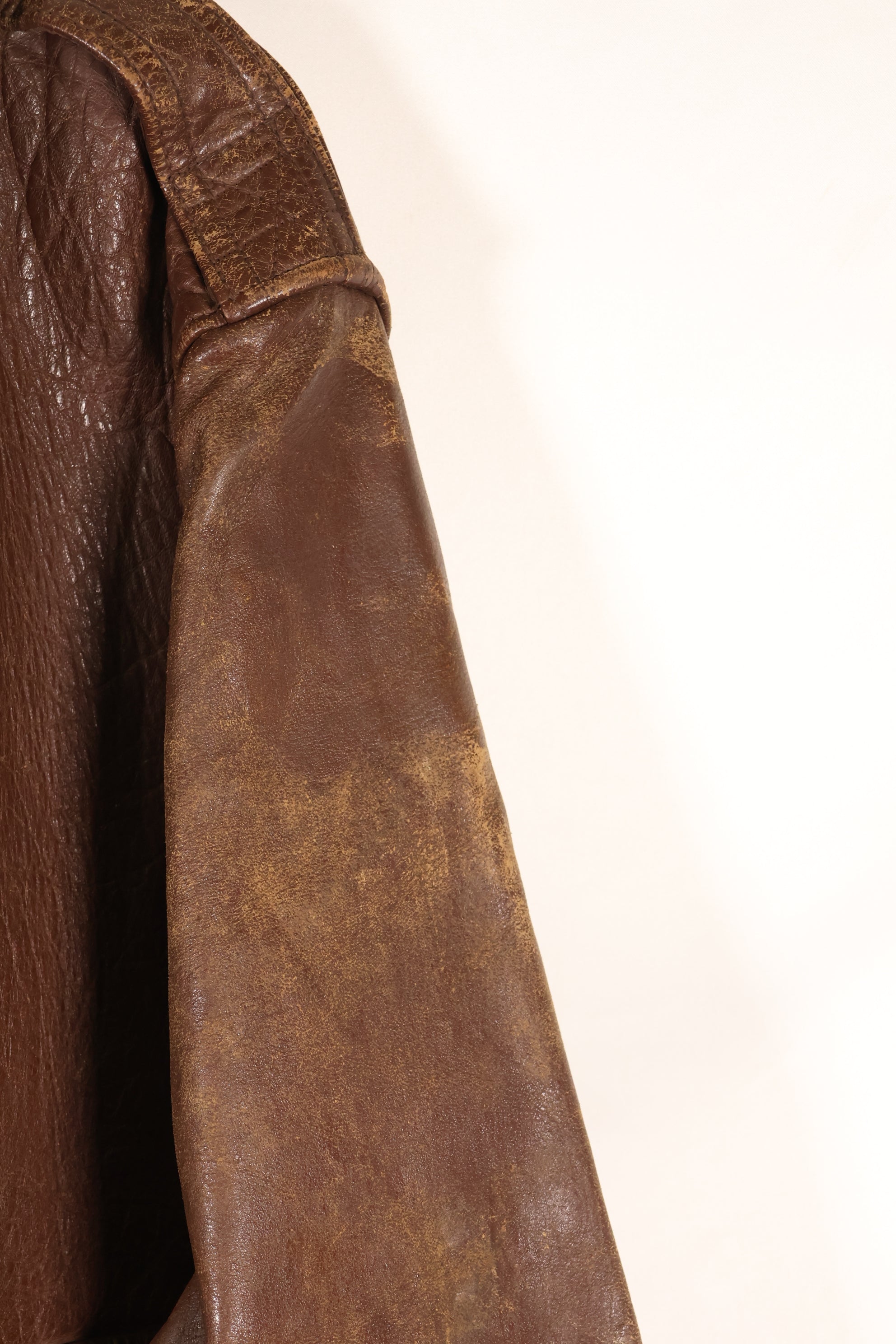 1940年代　サイズ42　WWII　アメリカ陸軍航空隊　USAAF　A-2 フライトジャケット　ネーム入り　中古品