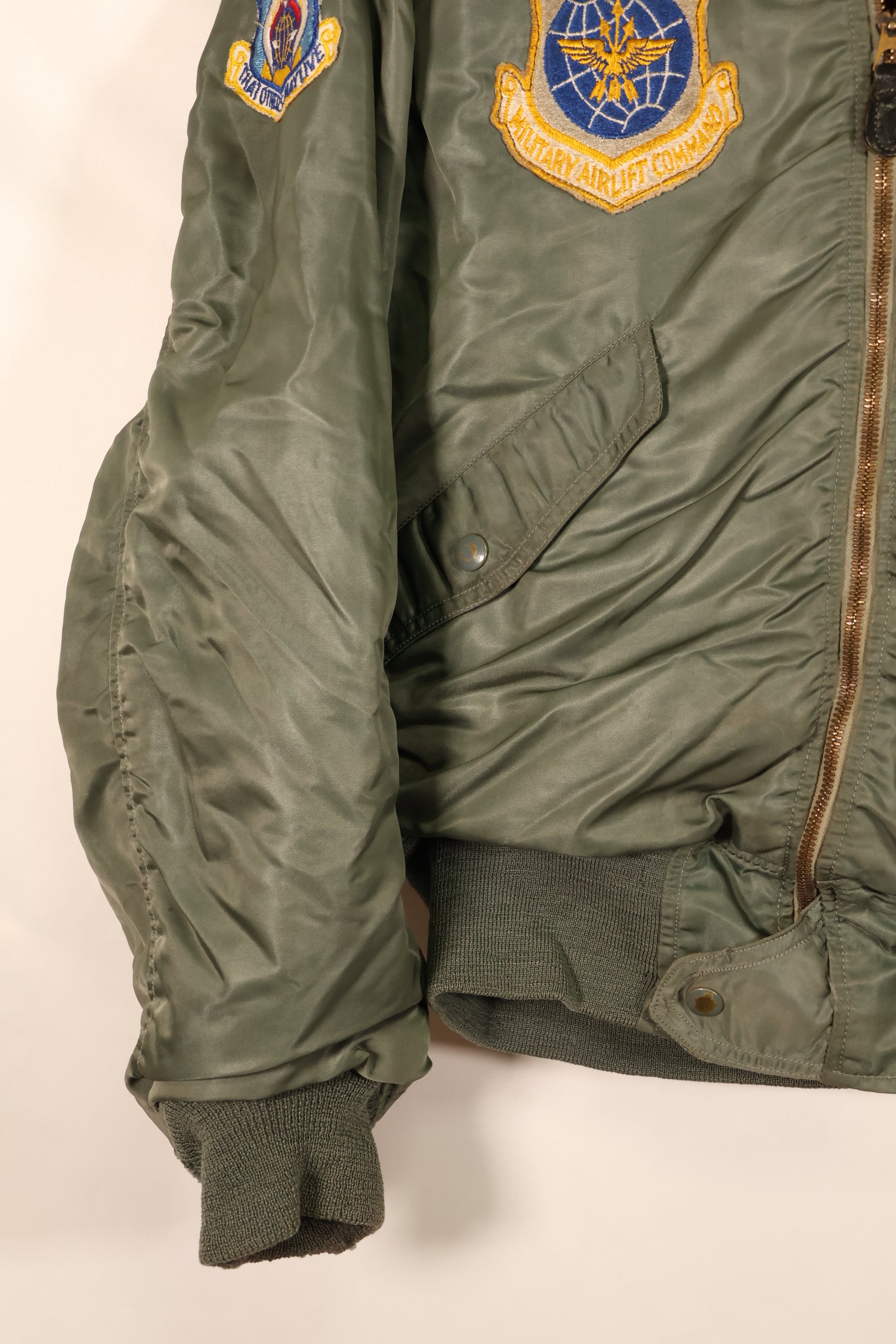 1960年契約　MEDIUM　アメリカ空軍 USAF　L-2B　フライトジャケット　パッチ初付　中古品
