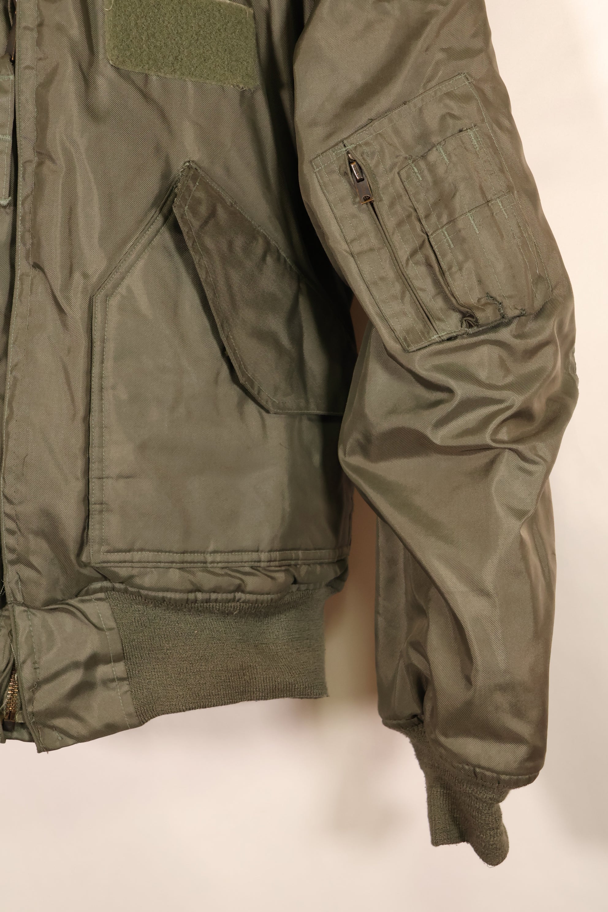 1990年契約　MEDIUM　CWU-45P　高高度フライトジャケット　陸軍パッチ付き　中古品
