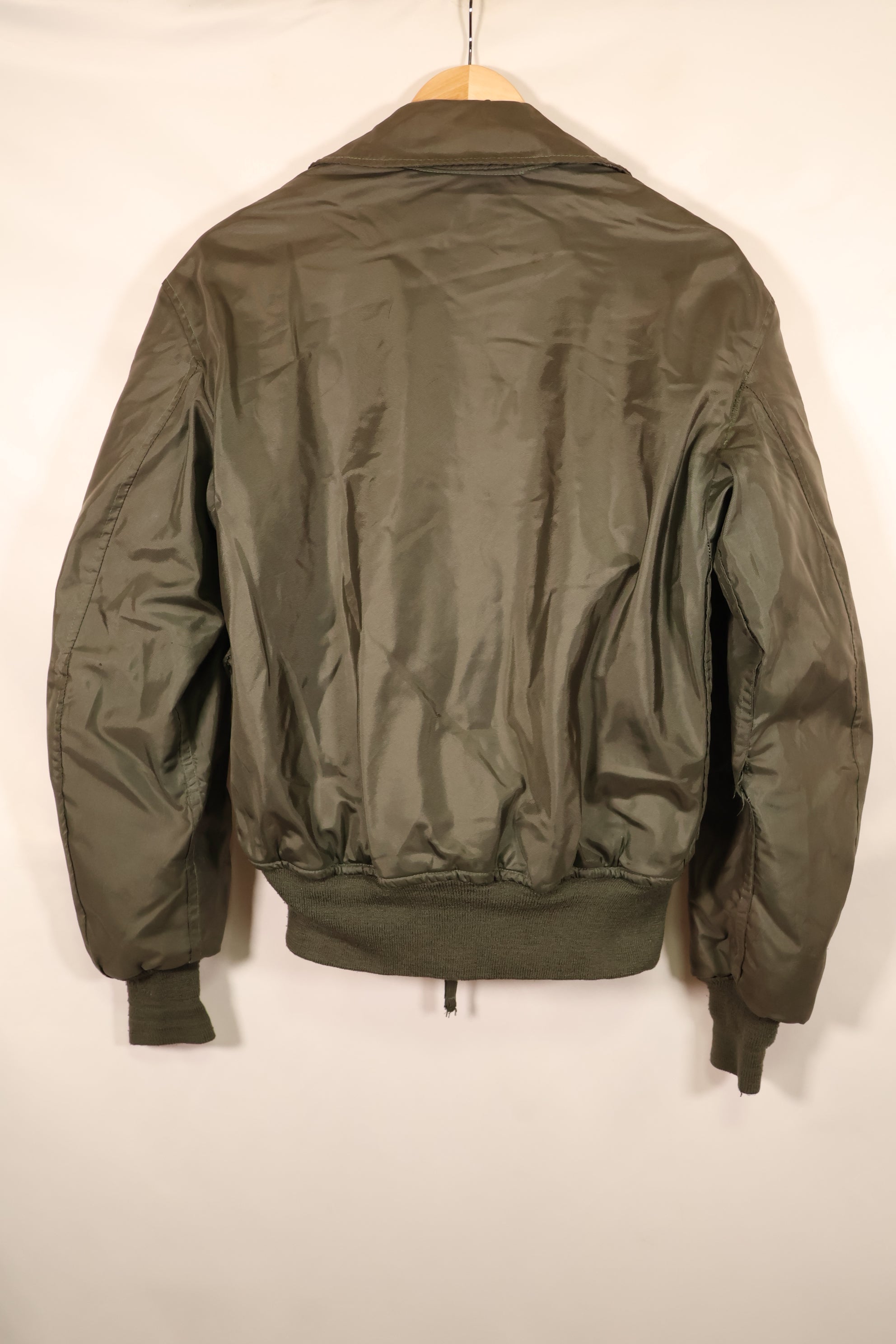 推定1980年代後半　S〜Mサイズ　アメリカ海軍　CWU-45P　インターメディエイト　フライトジャケット　中古品