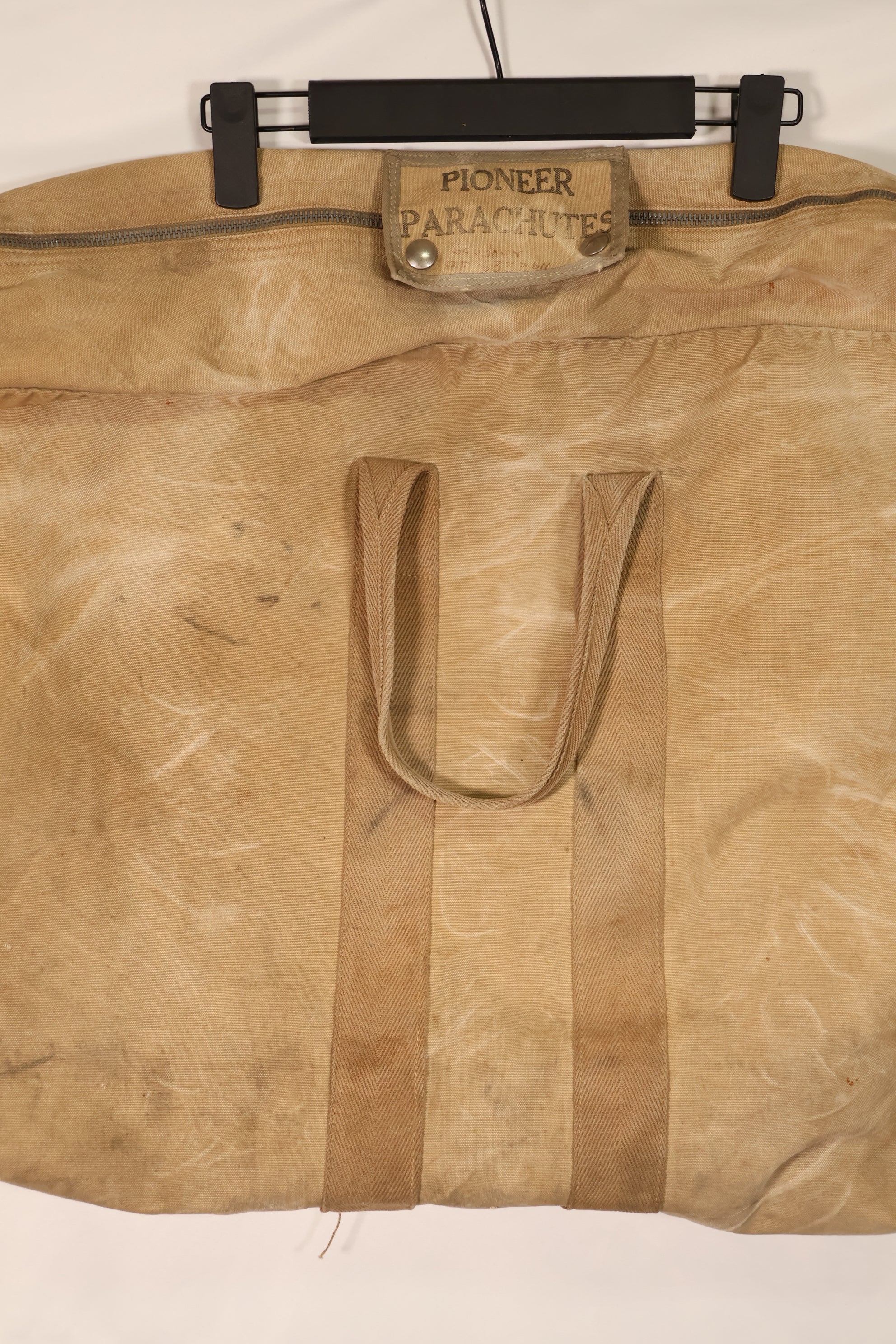 実物　WWII　PIONEER PARACHUTES　バッグ　中古品　キットバック