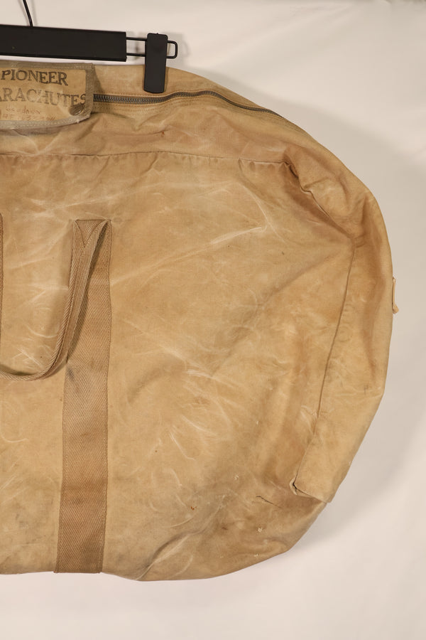 実物　WWII　PIONEER PARACHUTES　バッグ　中古品　キットバック