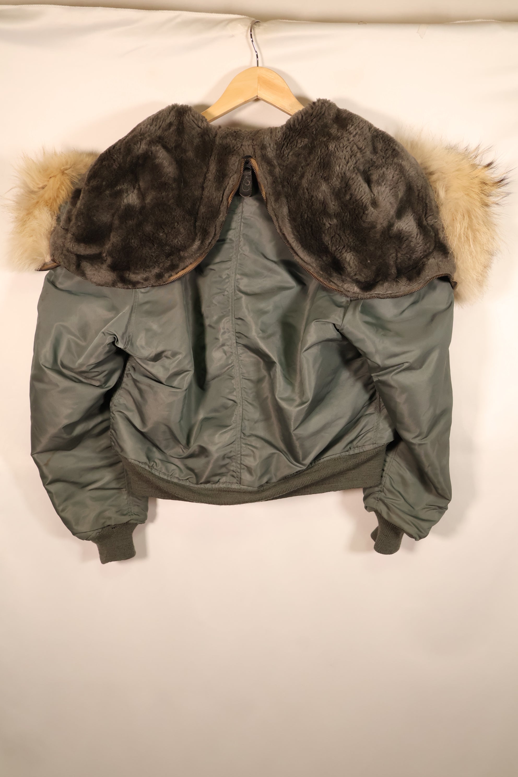 1950年代中頃　MEDIUM　アメリカ空軍　USAF　N2-B　フライトジャケット　中古品