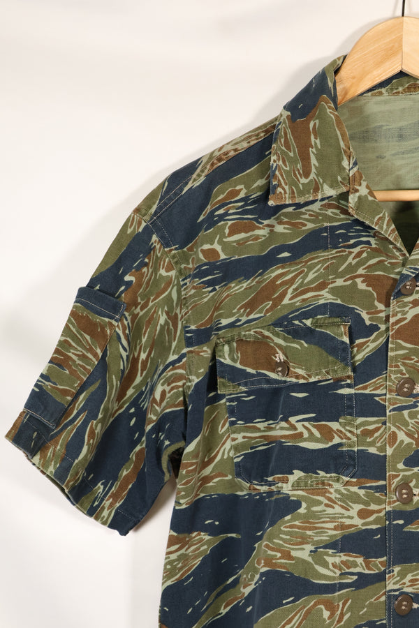 1970年代中頃　タイ製　シルバータイガー　ハーフスリーブシャツ　タイガーストライプ　中古品