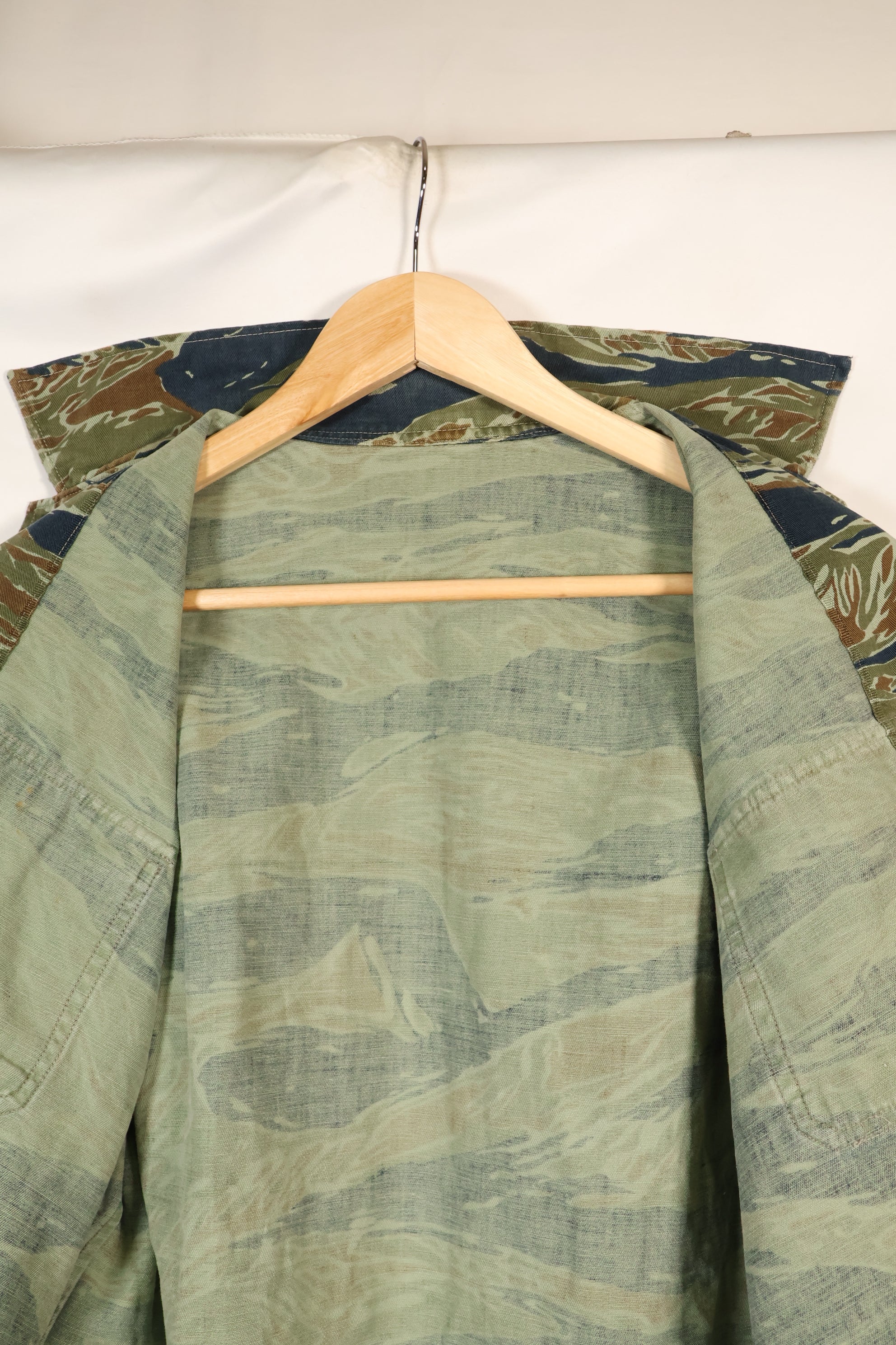 1970年代中頃　タイ製　シルバータイガー　ハーフスリーブシャツ　タイガーストライプ　中古品