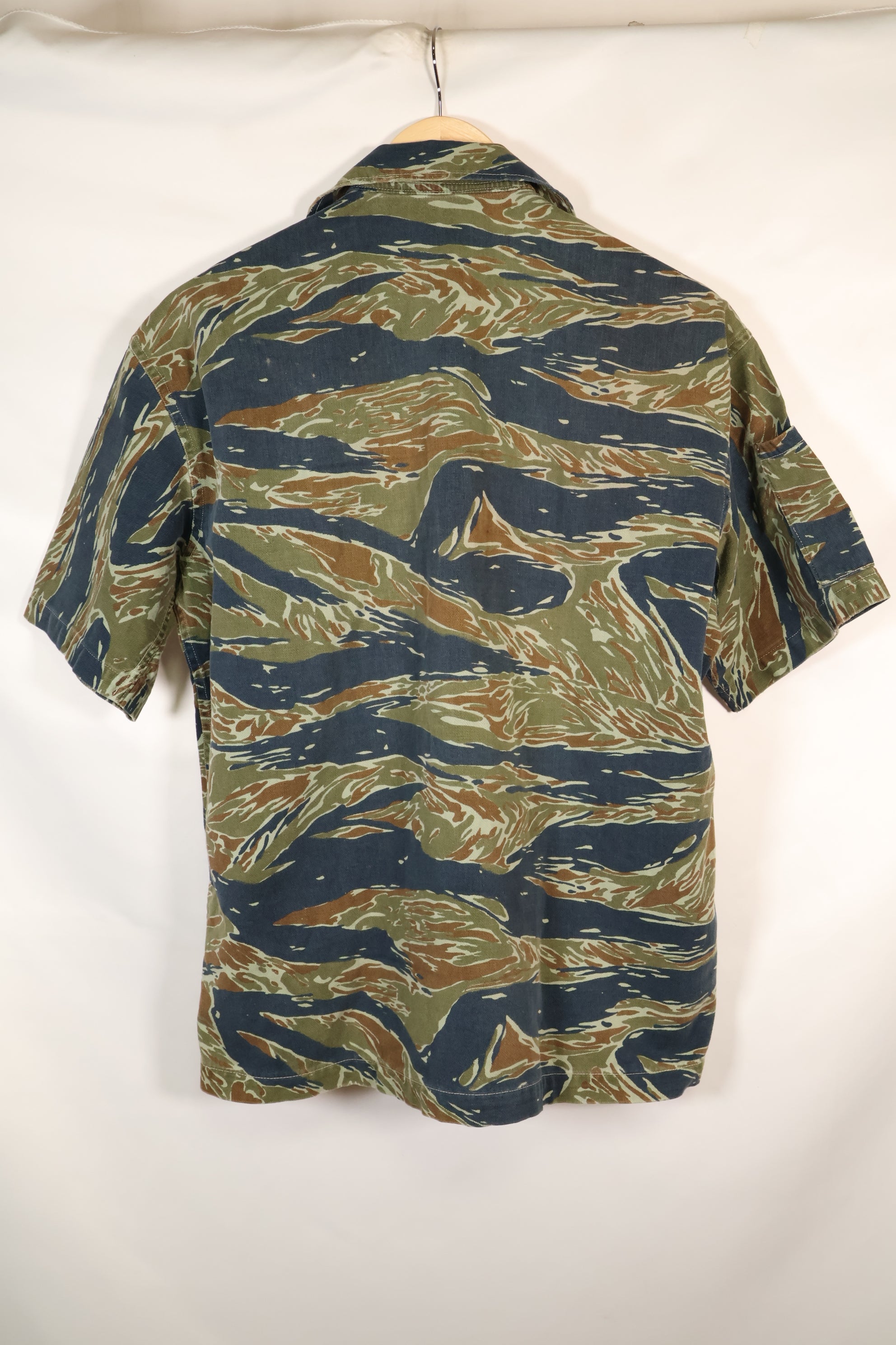 1970年代中頃　タイ製　シルバータイガー　ハーフスリーブシャツ　タイガーストライプ　中古品