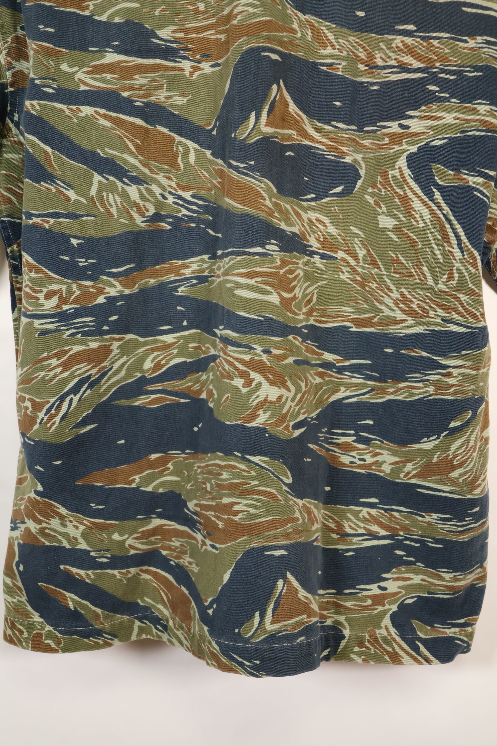 1970年代中頃　タイ製　シルバータイガー　ハーフスリーブシャツ　タイガーストライプ　中古品