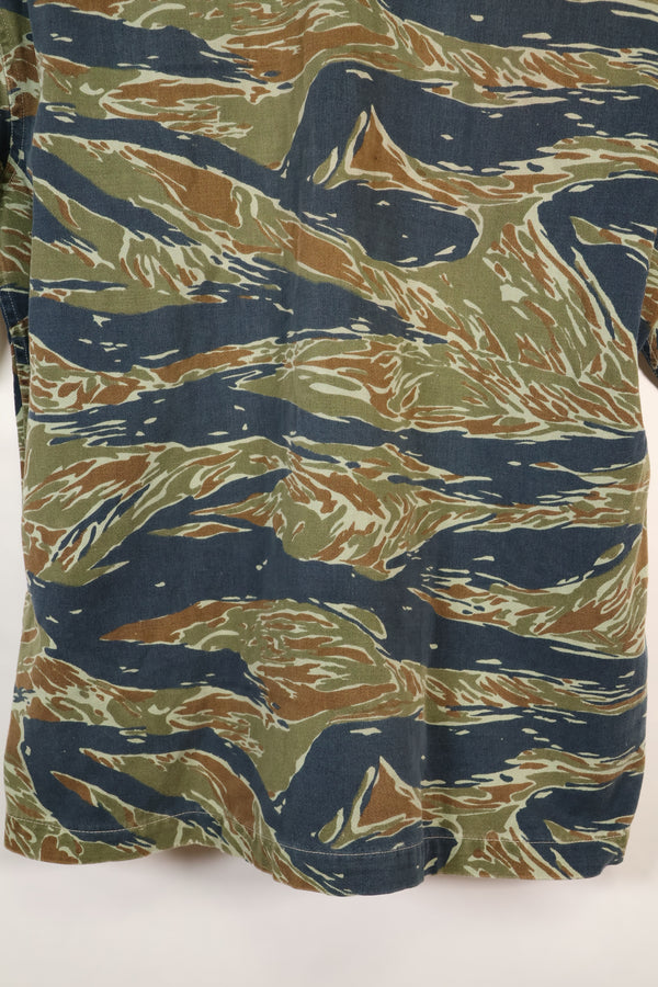 1970年代中頃　タイ製　シルバータイガー　ハーフスリーブシャツ　タイガーストライプ　中古品