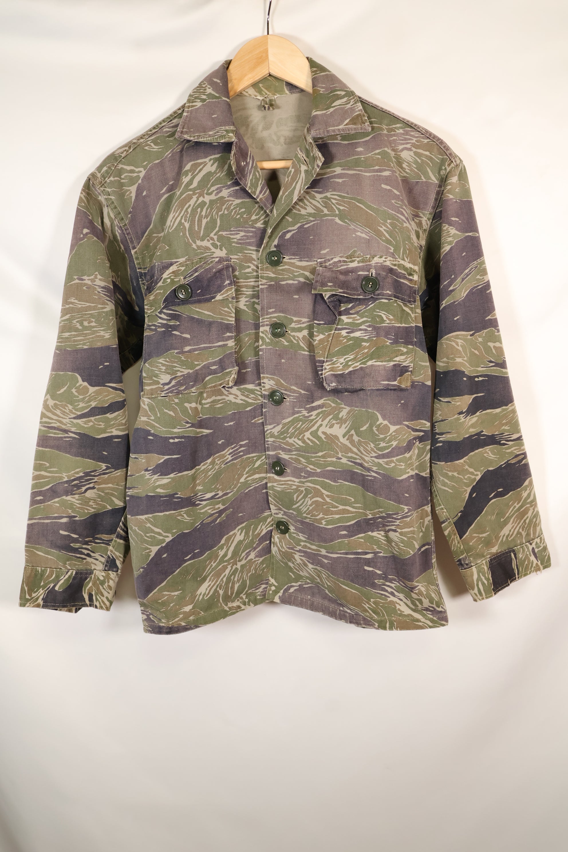 1960年代中頃　日本製　シルバータイガー　Asian Cut シャツ　退色強い　タイガーストライプ　中古品