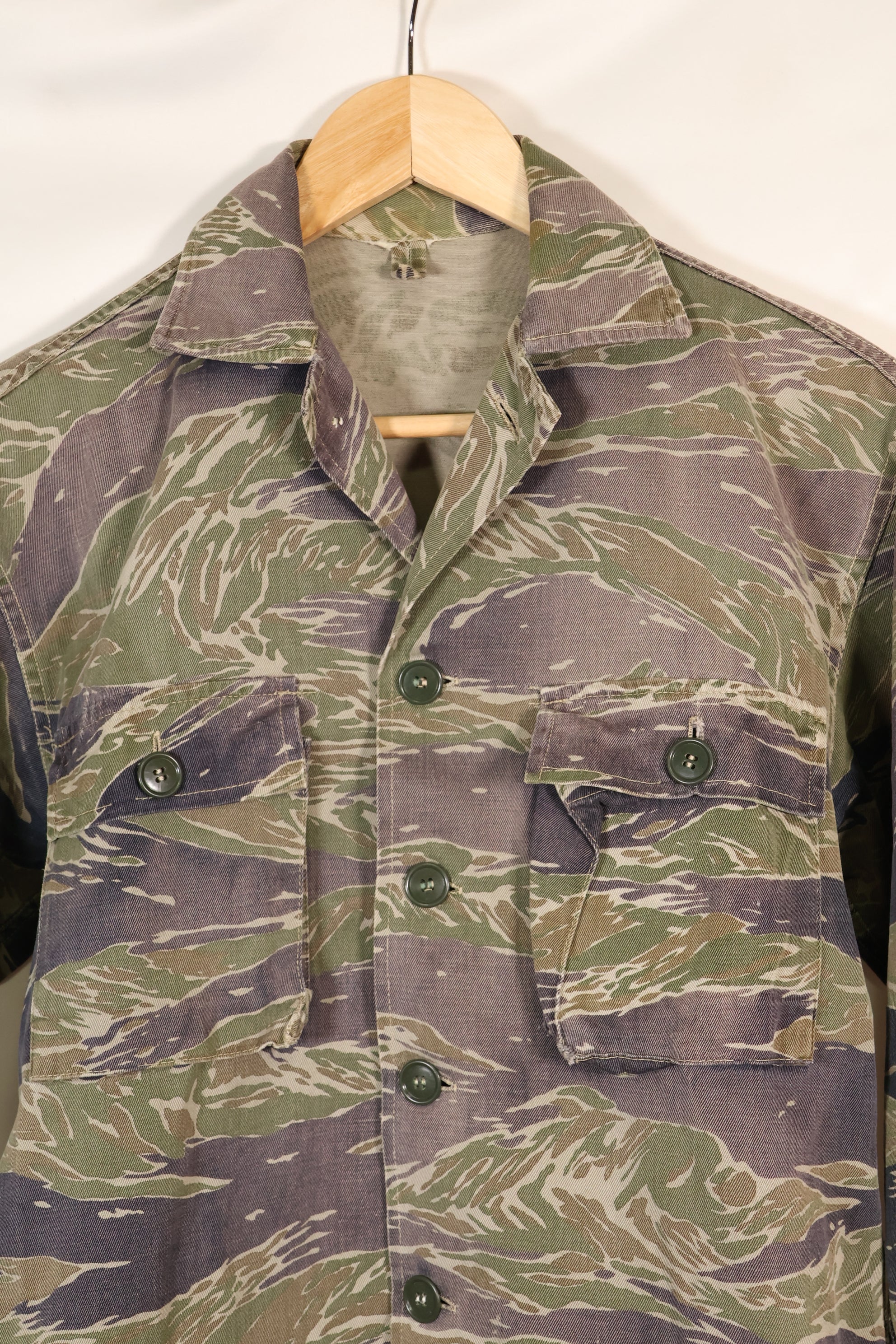 1960年代中頃　日本製　シルバータイガー　Asian Cut シャツ　退色強い　タイガーストライプ　中古品