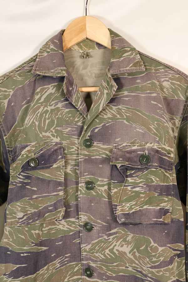 1960年代中頃　日本製　シルバータイガー　Asian Cut シャツ　退色強い　タイガーストライプ　中古品