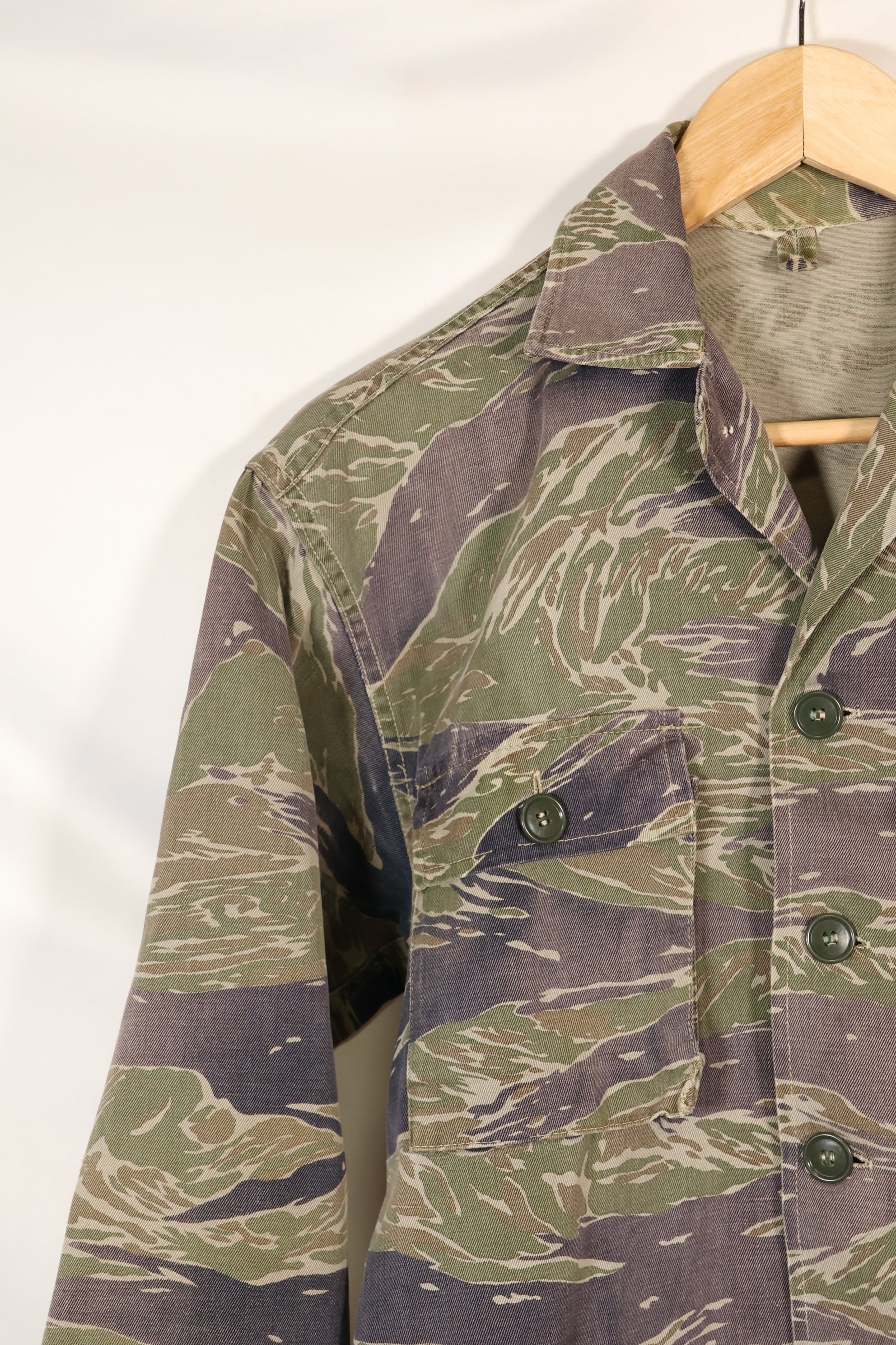 1960年代中頃　日本製　シルバータイガー　Asian Cut シャツ　退色強い　タイガーストライプ　中古品