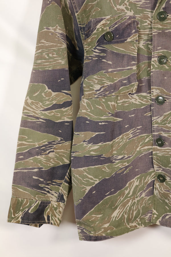 1960年代中頃　日本製　シルバータイガー　Asian Cut シャツ　退色強い　タイガーストライプ　中古品