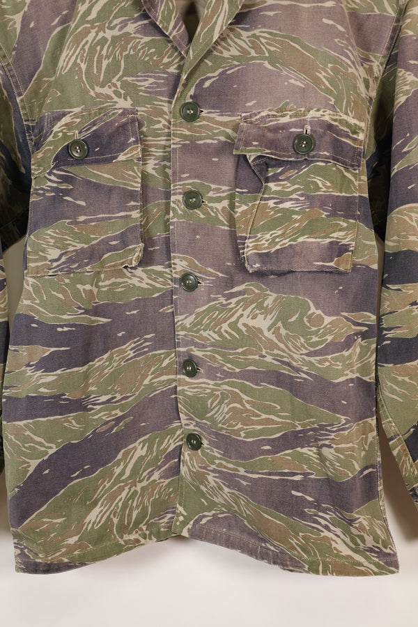 1960年代中頃　日本製　シルバータイガー　Asian Cut シャツ　退色強い　タイガーストライプ　中古品