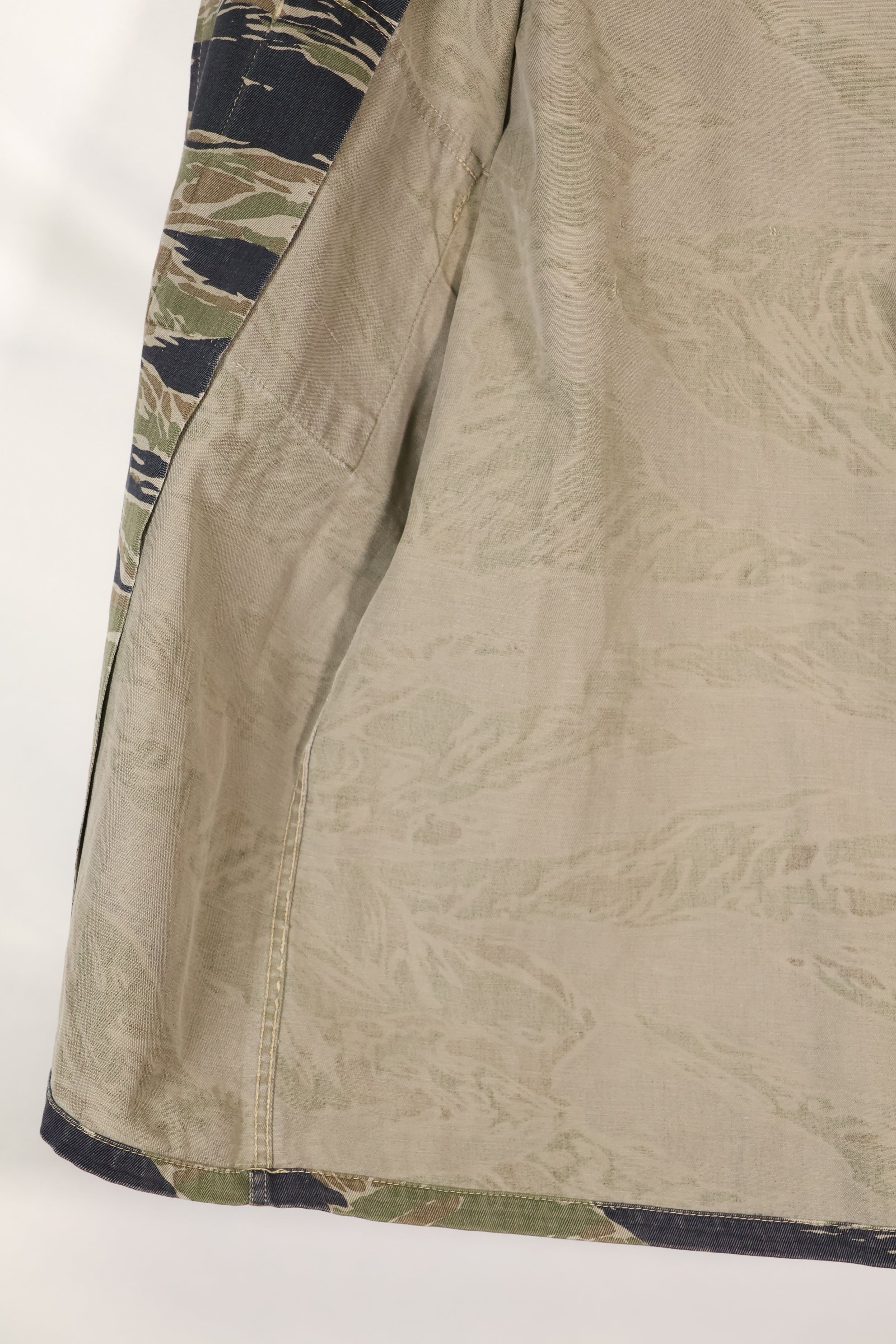 1960年代中頃　日本製　シルバータイガー　Asian Cut シャツ　退色強い　タイガーストライプ　中古品