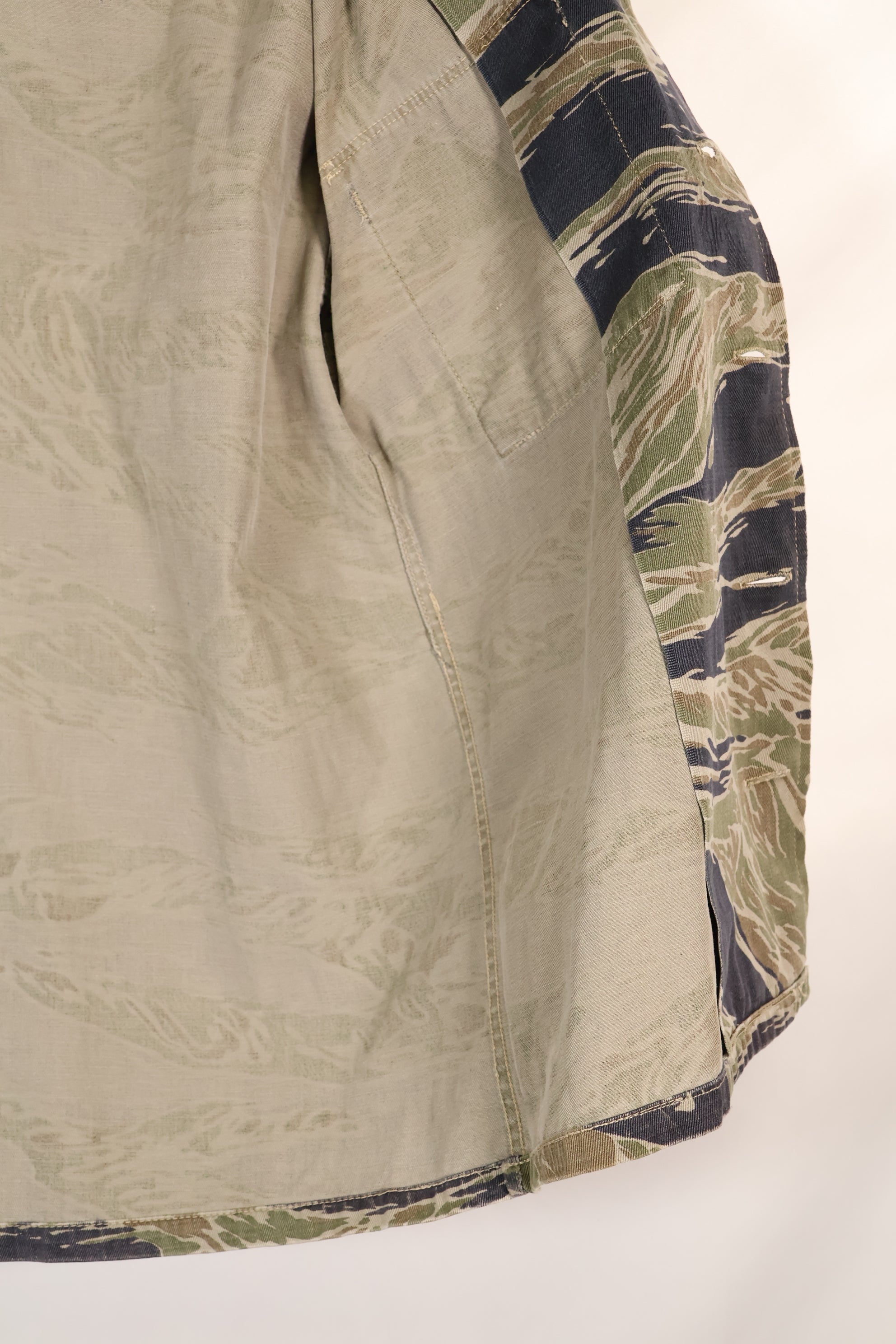 1960年代中頃　日本製　シルバータイガー　Asian Cut シャツ　退色強い　タイガーストライプ　中古品