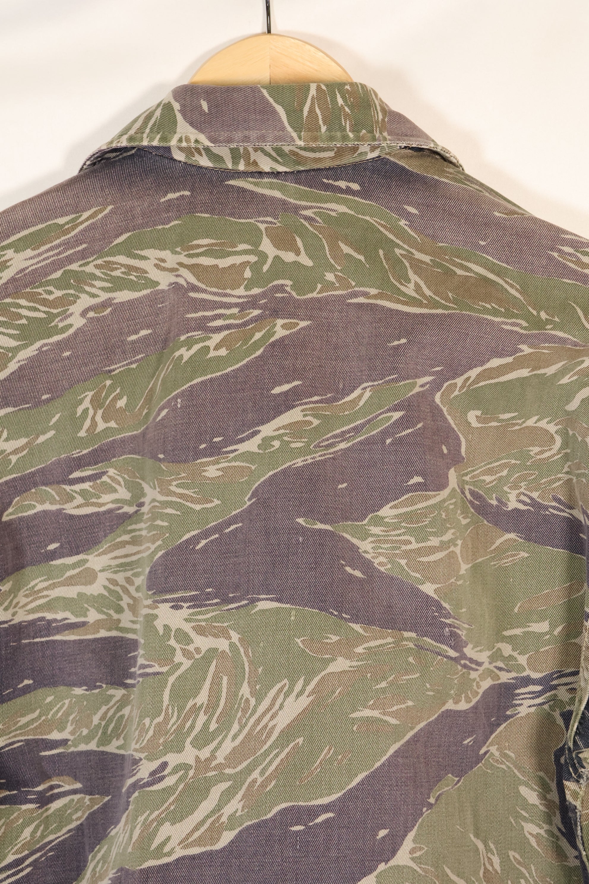 1960年代中頃　日本製　シルバータイガー　Asian Cut シャツ　退色強い　タイガーストライプ　中古品