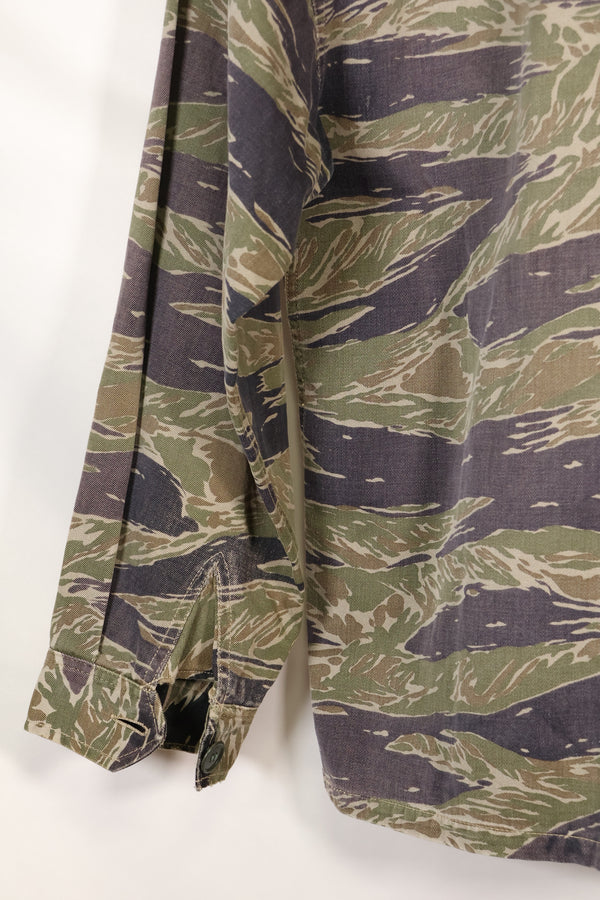 1960年代中頃　日本製　シルバータイガー　Asian Cut シャツ　退色強い　タイガーストライプ　中古品