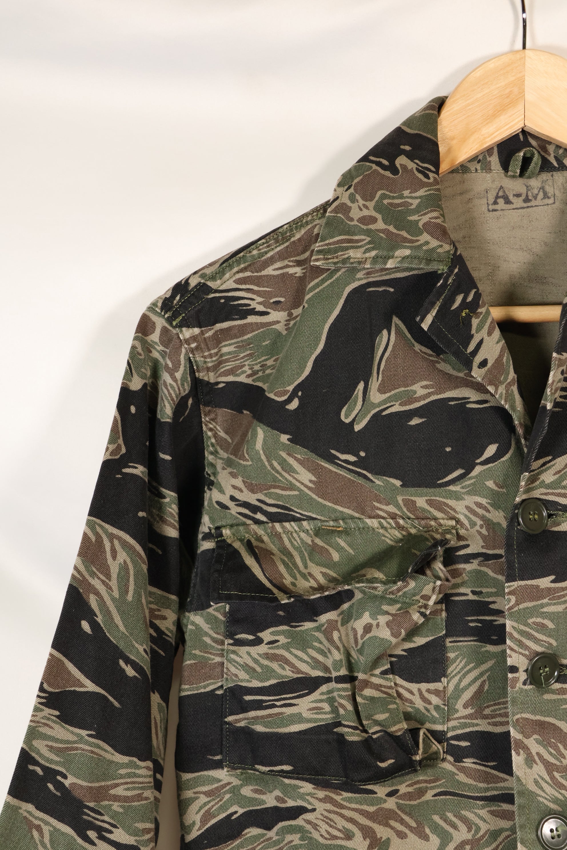 1960年代　日本製　シルバータイガー　Asian Cut シャツ　タイガーストライプ　中古品　カフスなし