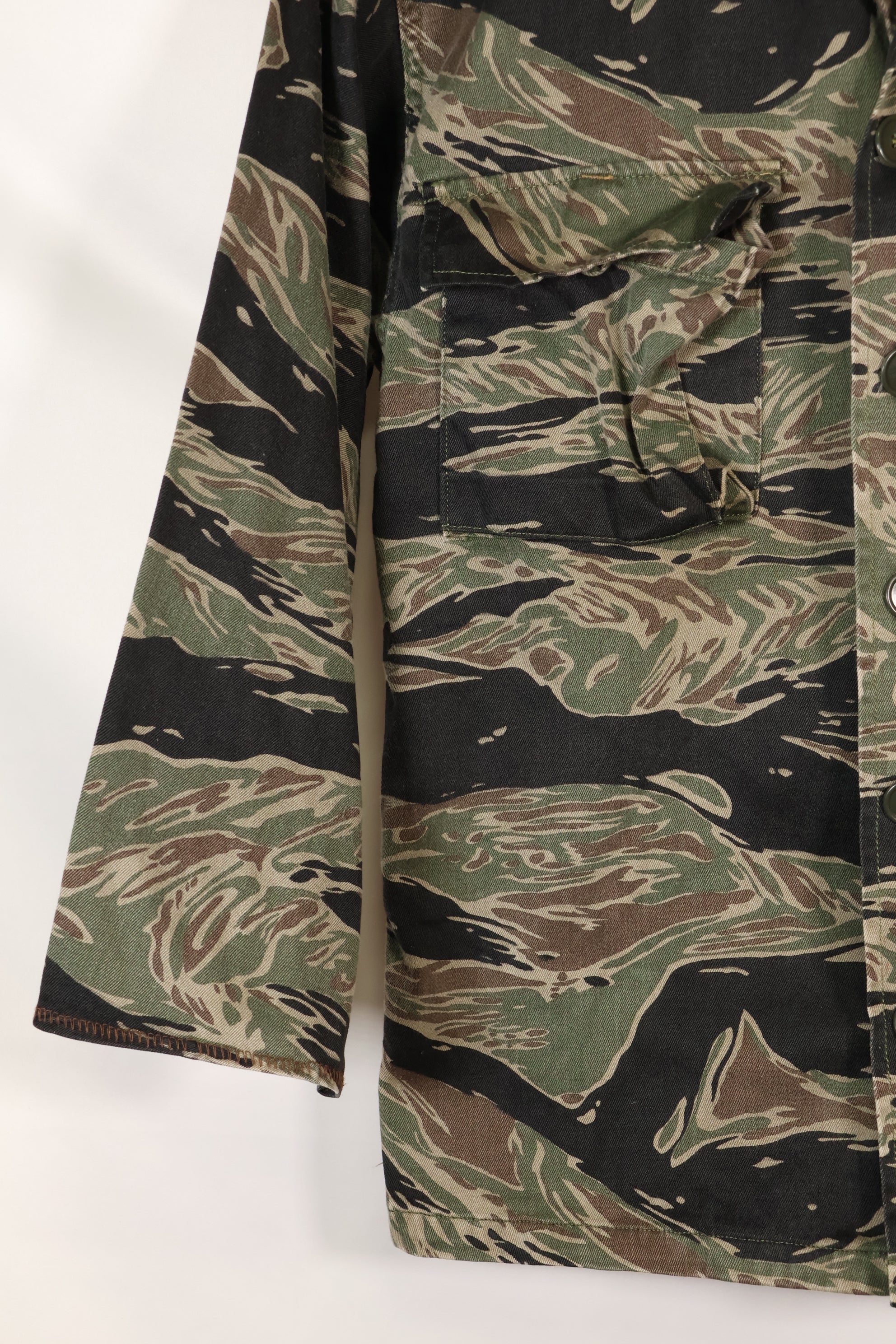 1960年代　日本製　シルバータイガー　Asian Cut シャツ　タイガーストライプ　中古品　カフスなし