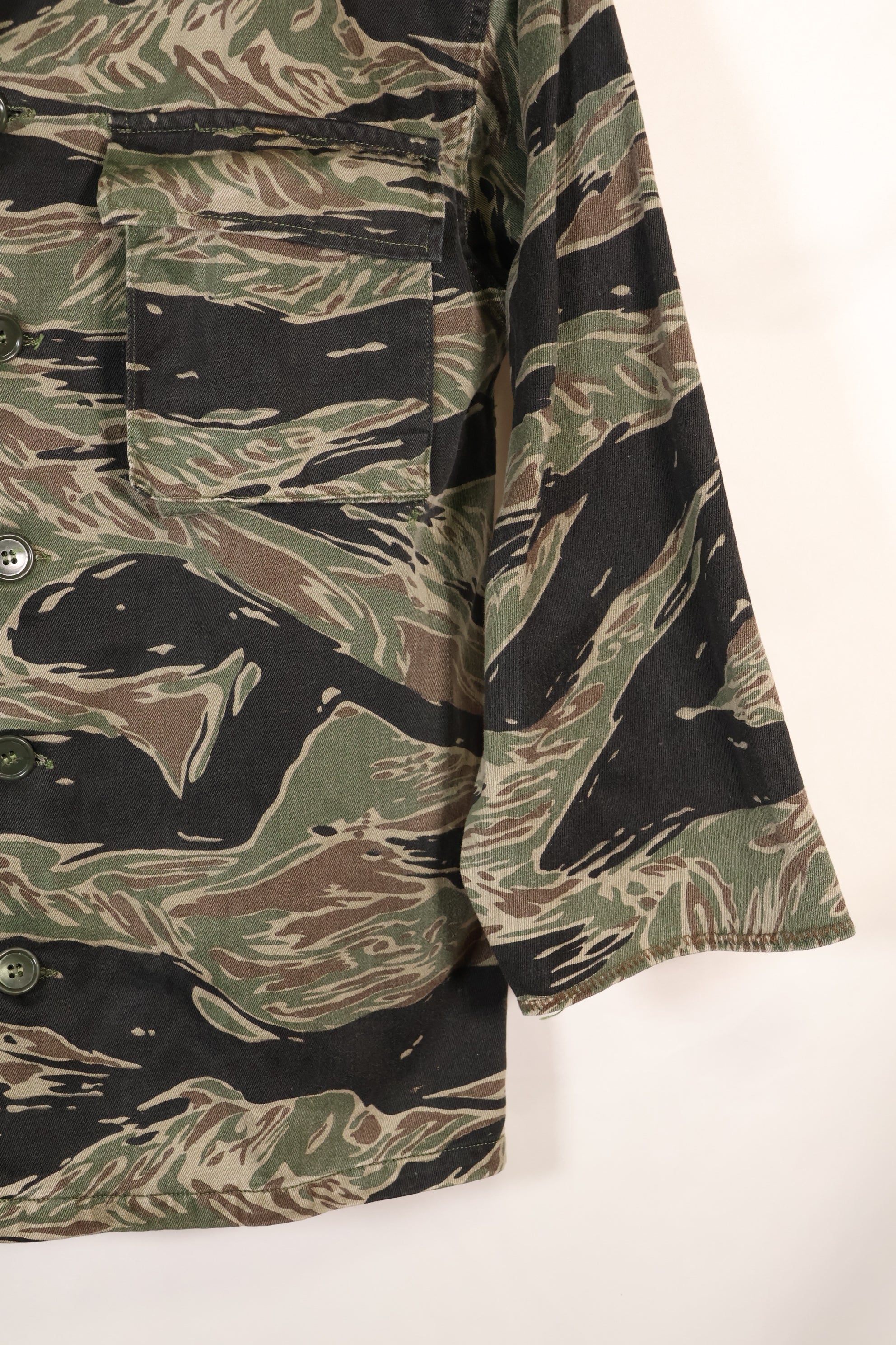 1960年代　日本製　シルバータイガー　Asian Cut シャツ　タイガーストライプ　中古品　カフスなし