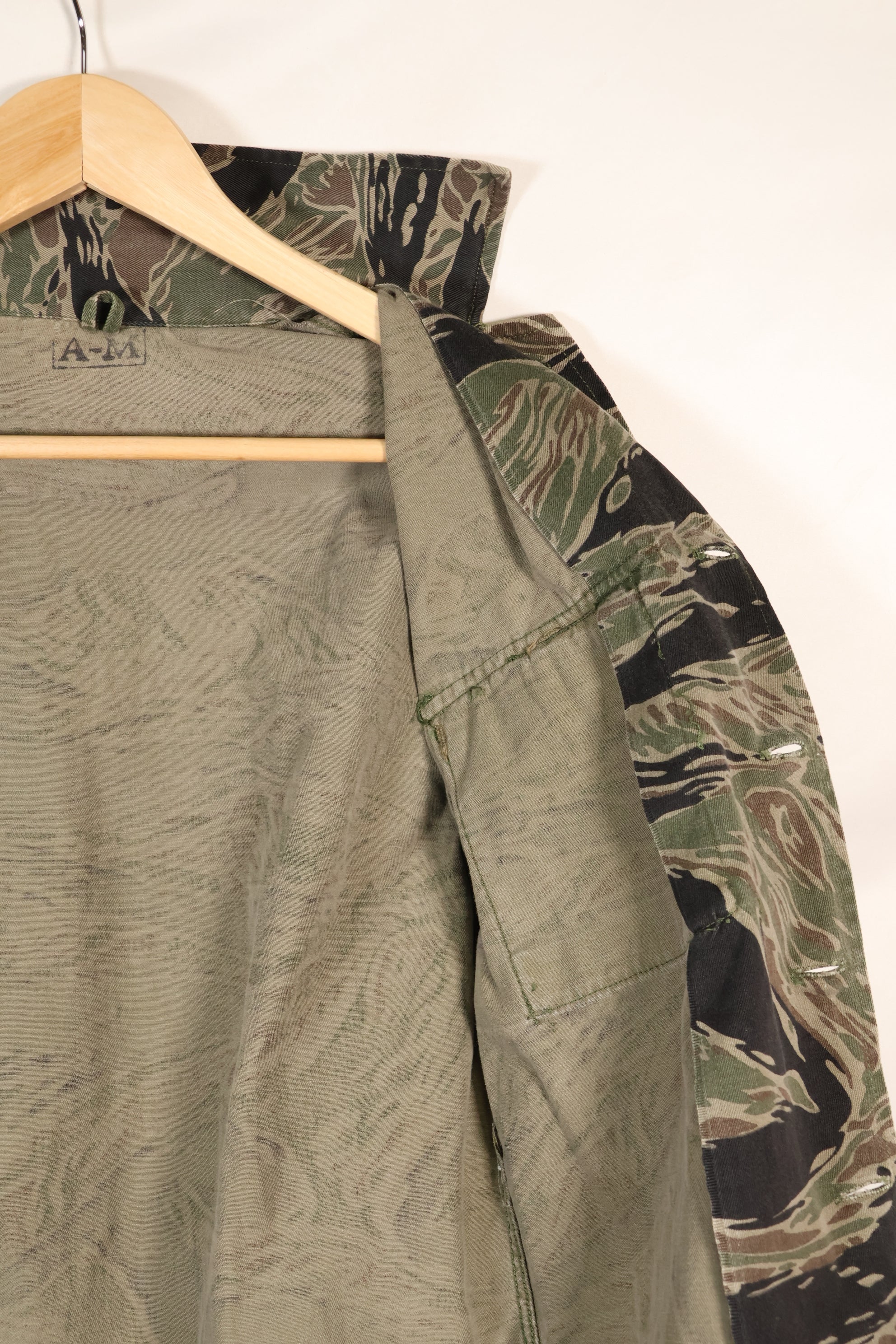 1960年代　日本製　シルバータイガー　Asian Cut シャツ　タイガーストライプ　中古品　カフスなし