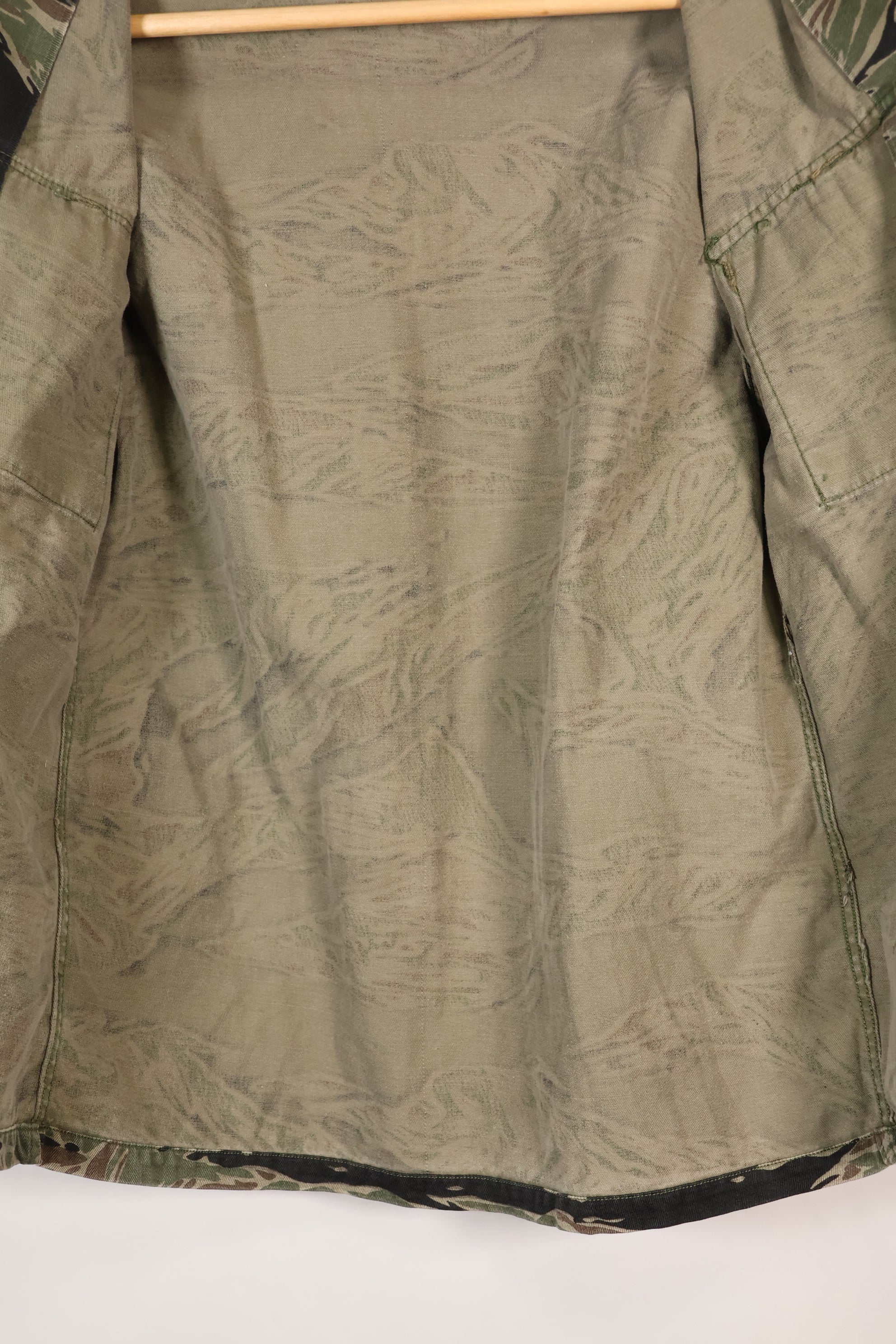 1960年代　日本製　シルバータイガー　Asian Cut シャツ　タイガーストライプ　中古品　カフスなし