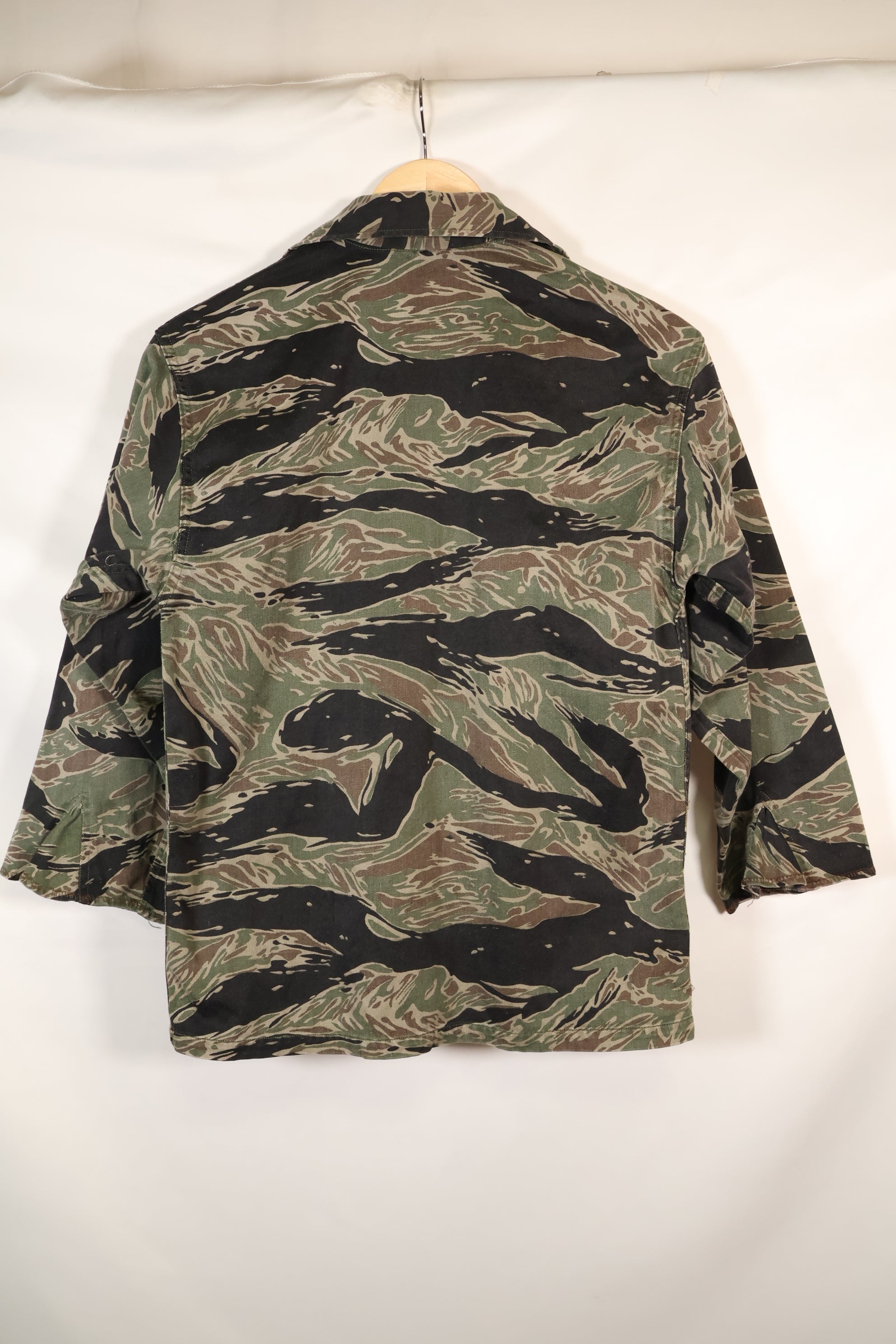 1960年代　日本製　シルバータイガー　Asian Cut シャツ　タイガーストライプ　中古品　カフスなし