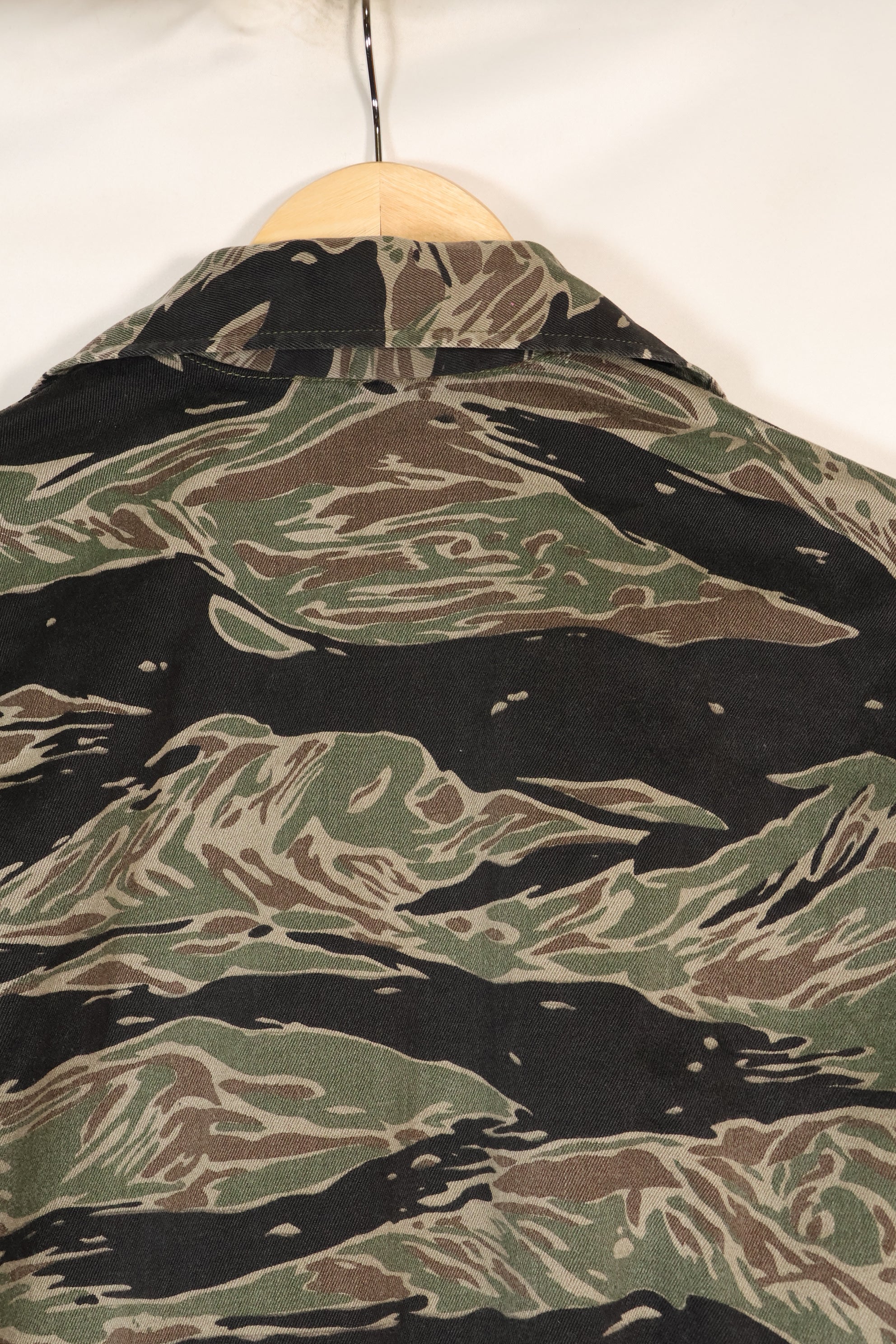 1960年代　日本製　シルバータイガー　Asian Cut シャツ　タイガーストライプ　中古品　カフスなし