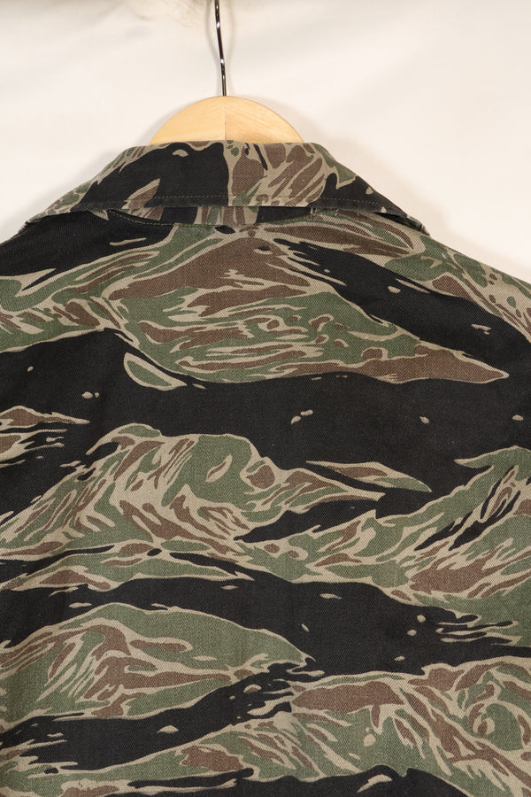 1960年代　日本製　シルバータイガー　Asian Cut シャツ　タイガーストライプ　中古品　カフスなし