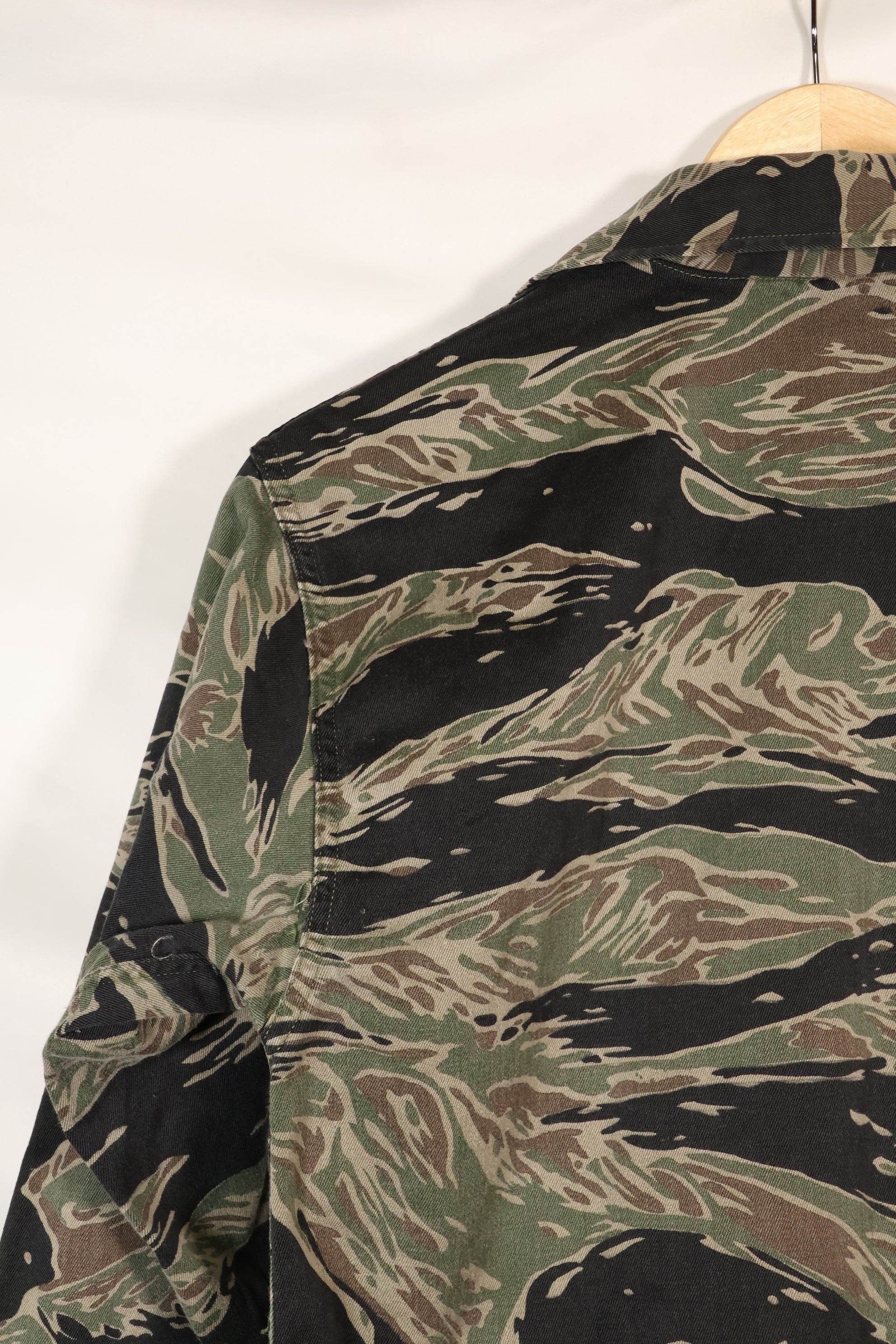 1960年代　日本製　シルバータイガー　Asian Cut シャツ　タイガーストライプ　中古品　カフスなし