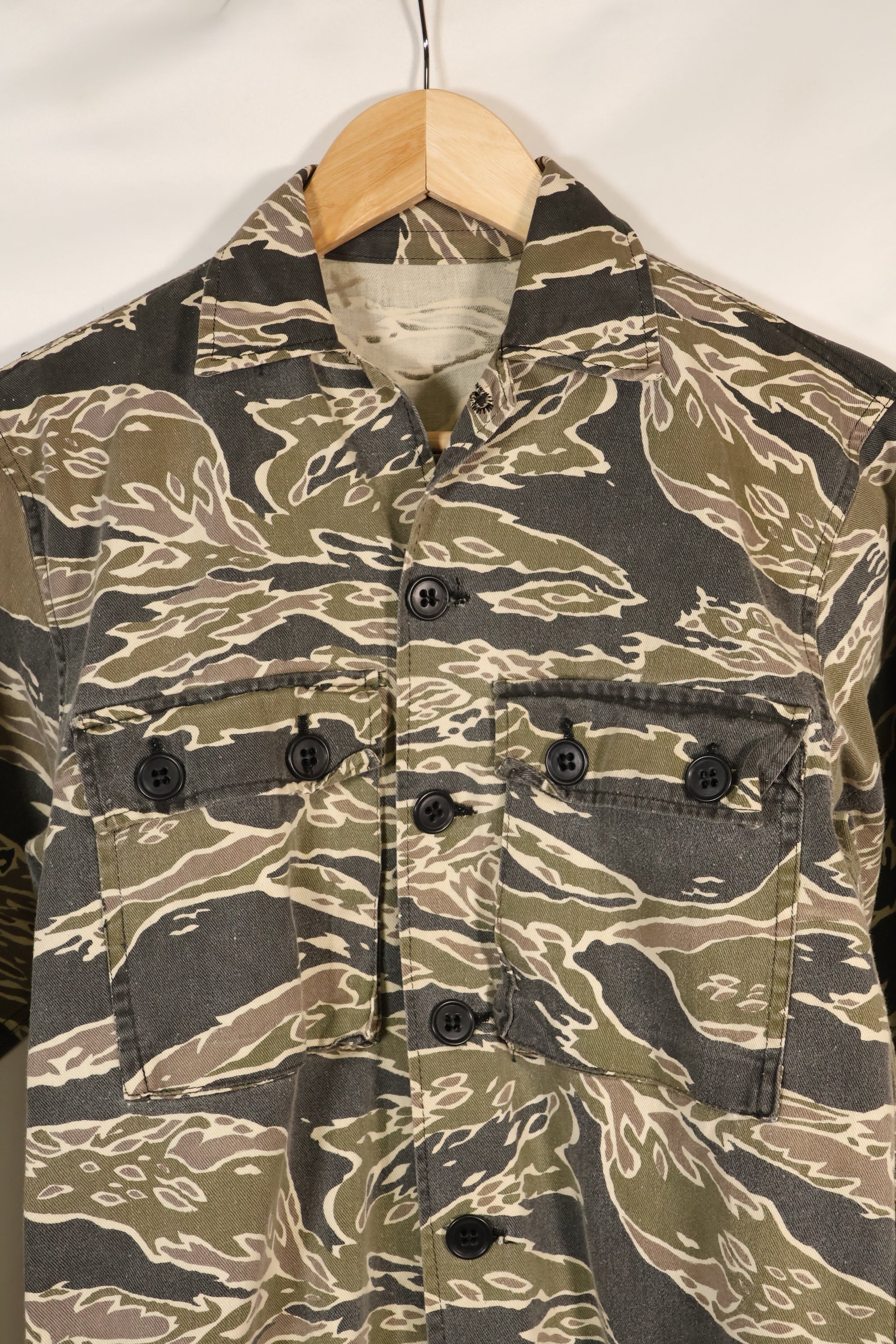 1970年代前半　レイトウォーパターン　タイガーストライプ　ヘビーコットン　シャツ　退色あり　中古品