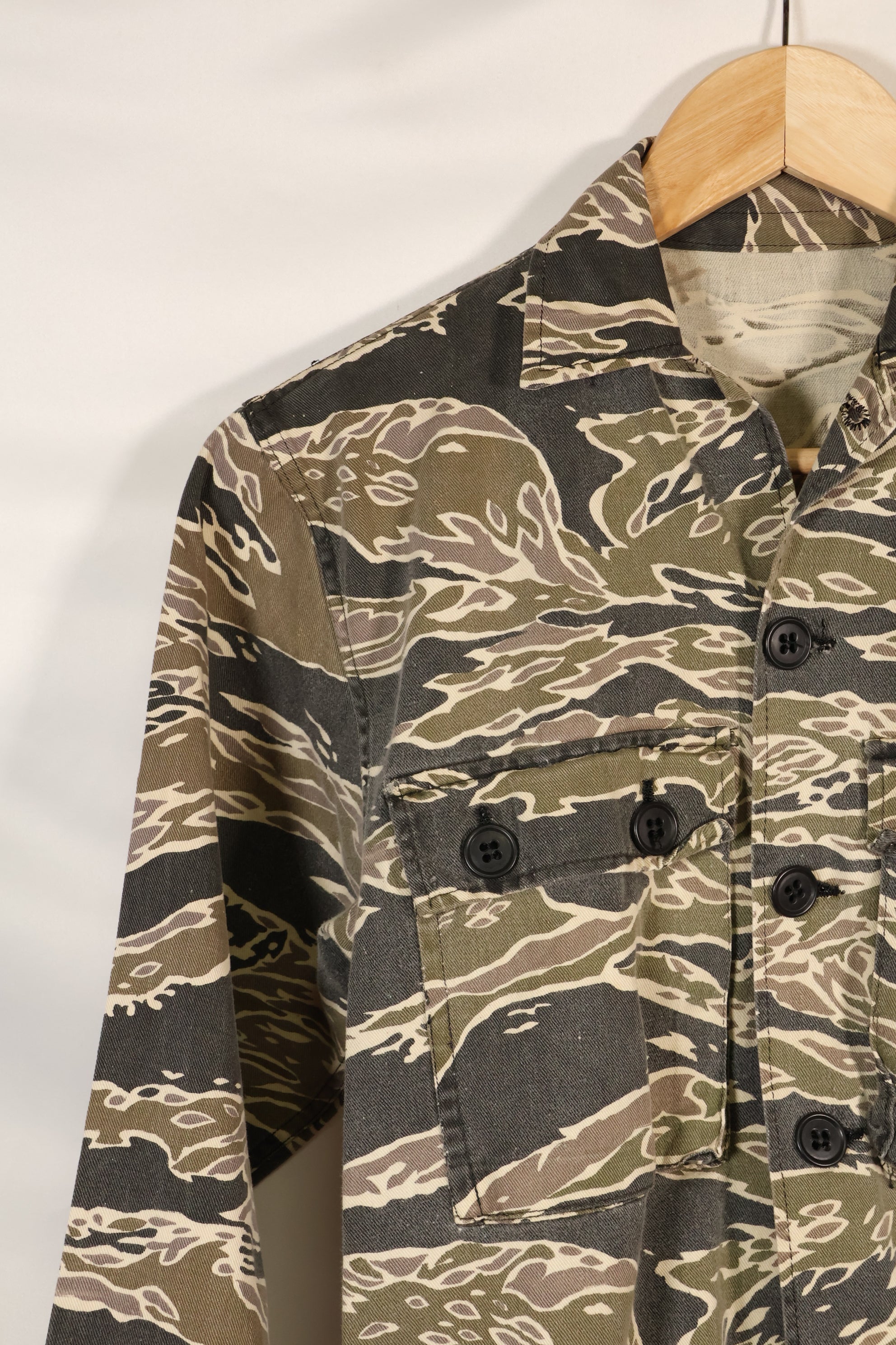 1970年代前半　レイトウォーパターン　タイガーストライプ　ヘビーコットン　シャツ　退色あり　中古品